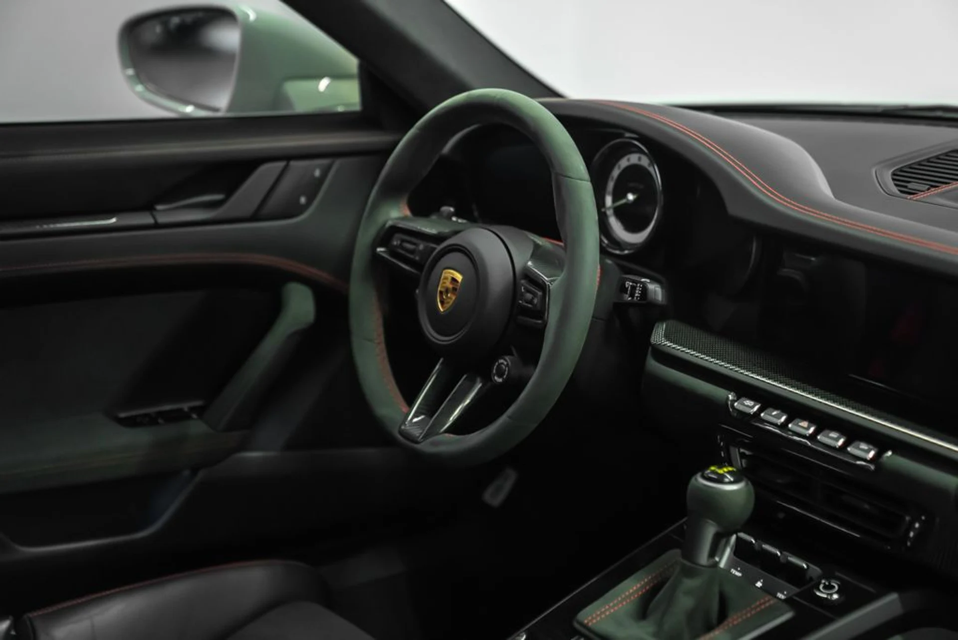 mph009_3215807851_porsche_911_2022_47c90fef79