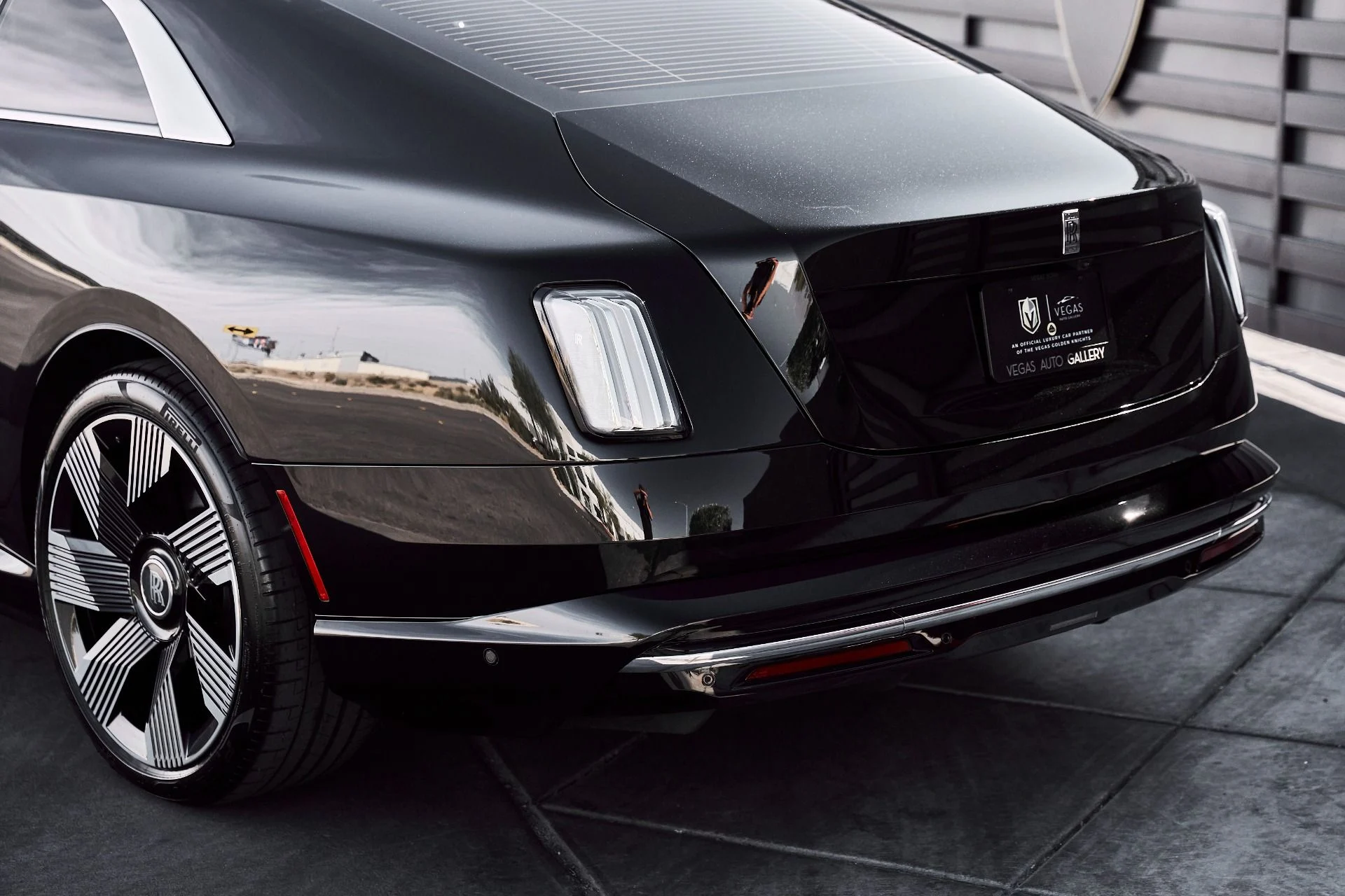 mph009_3228371034_Used_2025_Rolls_Royce_Spectre_Base_1775246481_b94dd1dea7