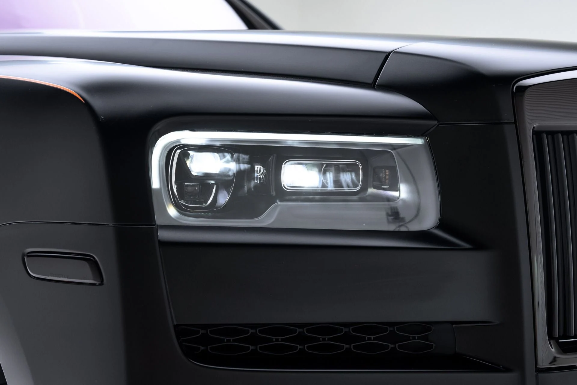 mph009_3231309440_Used_2023_Rolls_Royce_Black_Badge_Cullinan_1775515525_f892aba91e