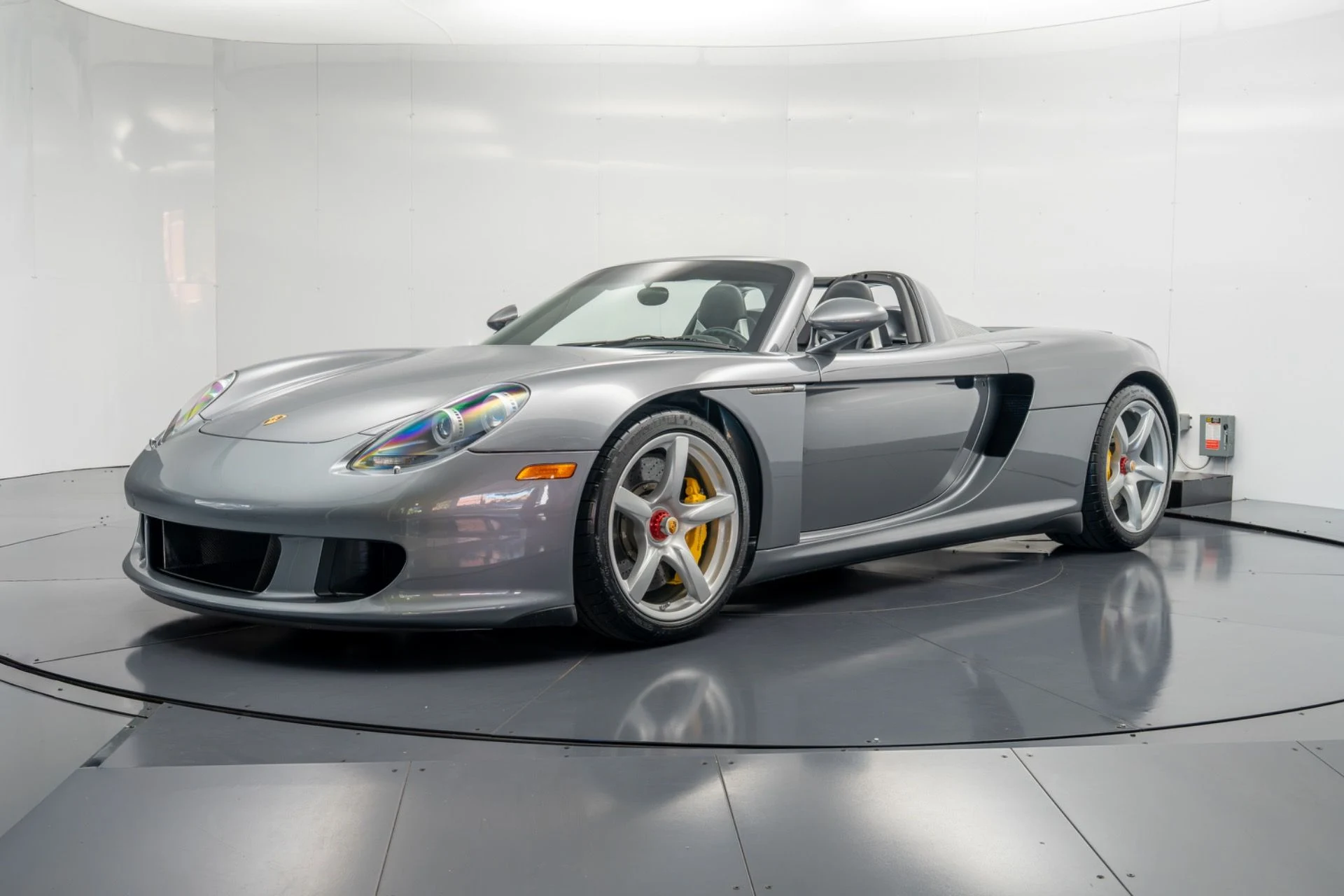 mph009_3236218305_Used_2004_Porsche_Carrera_GT_1793121939_dc0d968835