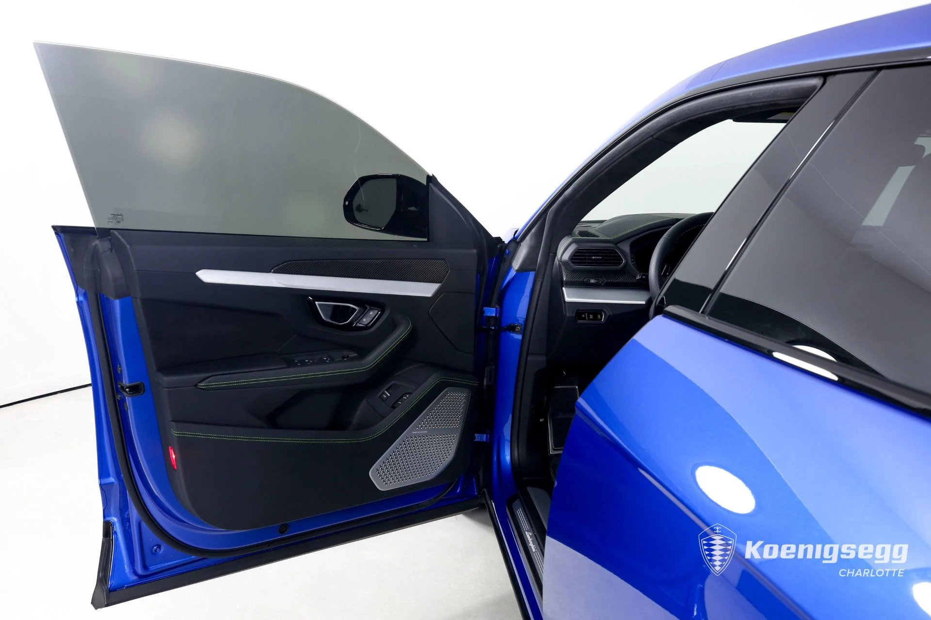 mph009_3242764170_Used_2022_Lamborghini_Urus_1696532458_9842f65b40