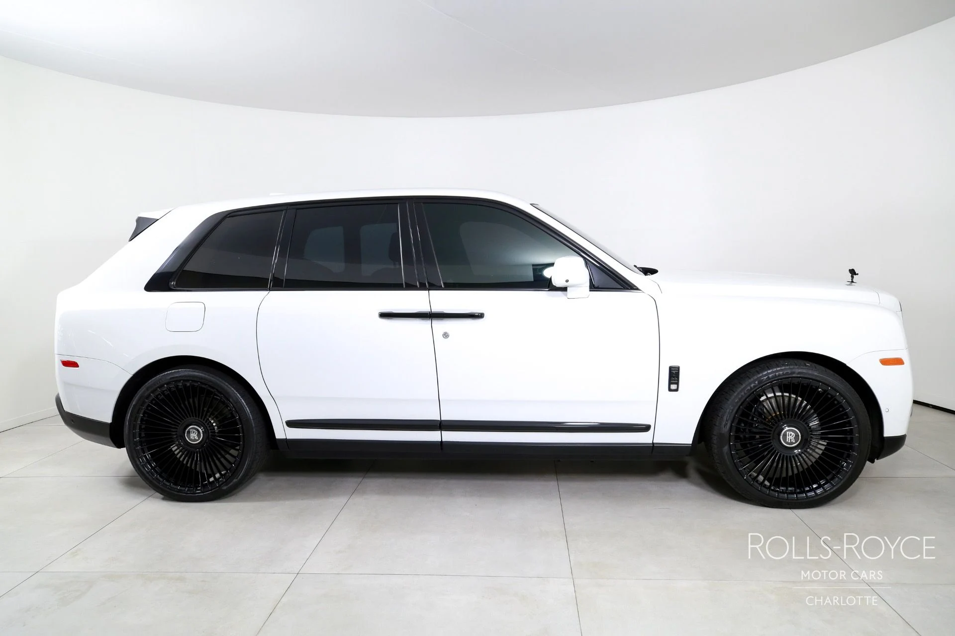 mph009_3243870882_Used_2019_Rolls_Royce_Cullinan_1753469692_14be946ec7