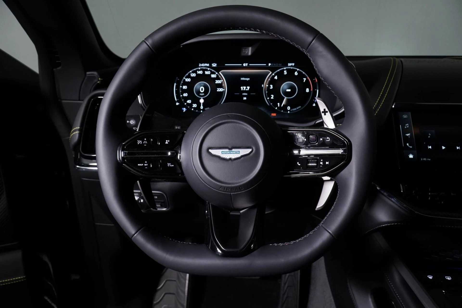 mph009_3246379696_New_2026_Aston_Martin_DBX_707_1765559956_295f4955db