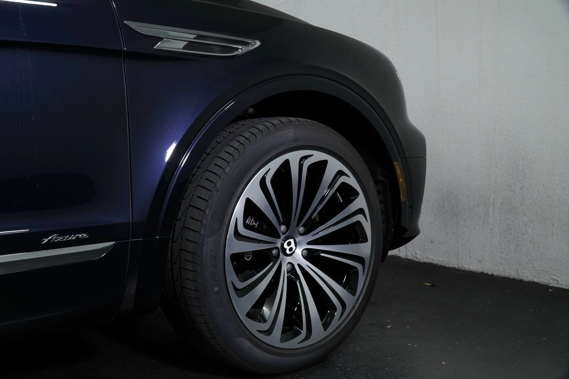 mph009_3246552756_New_2025_Bentley_Bentayga_Azure_1765905550_4b1a443e21