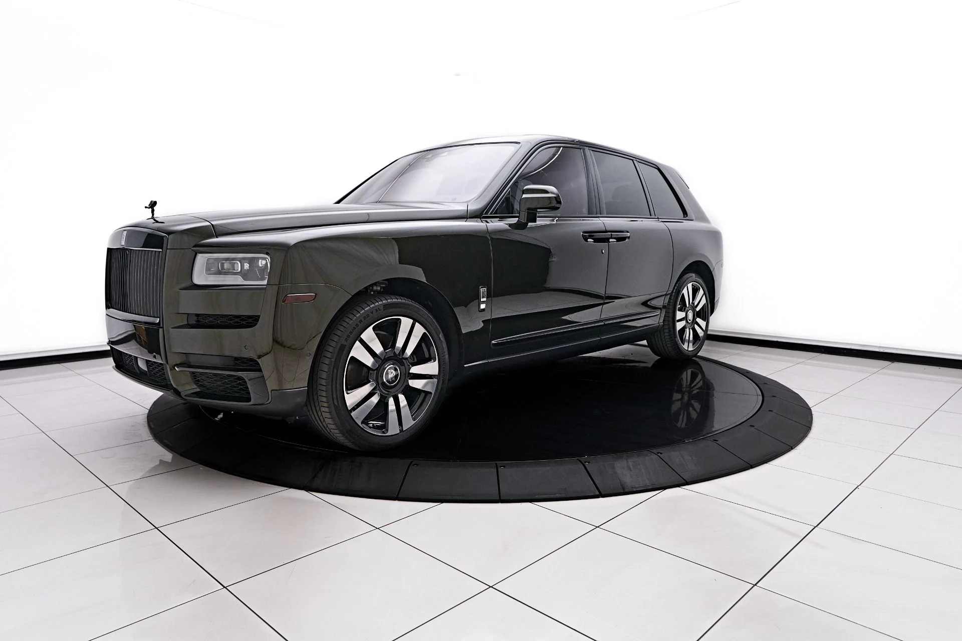 mph009_3251286278_Used_2024_Rolls_Royce_Cullinan_Base_1757032529_dbf883e077