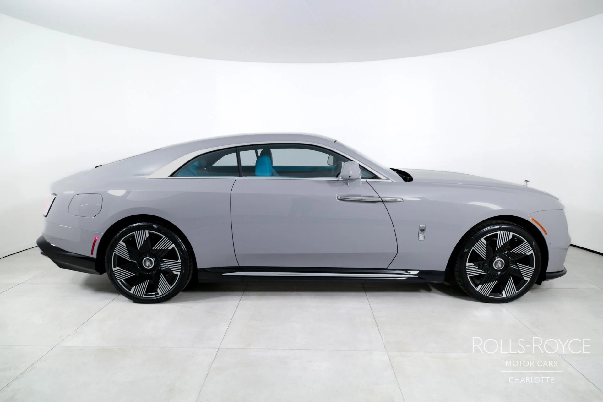 mph009_326230286_Used_2025_Rolls_Royce_Spectre_1734039805_3d320658e3
