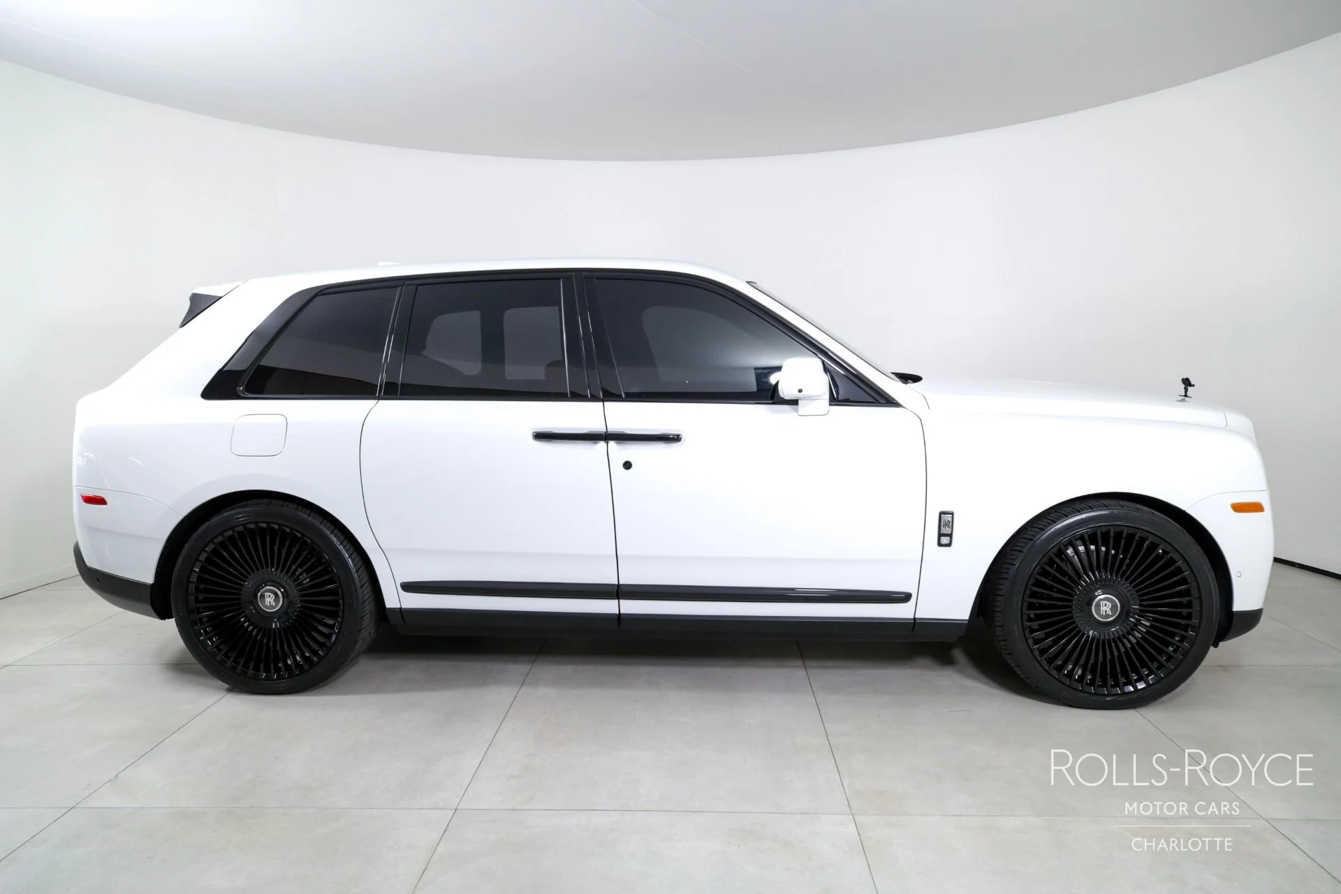 mph009_3262732861_Used_2023_Rolls_Royce_Cullinan_1744926218_9b98fe6ce2