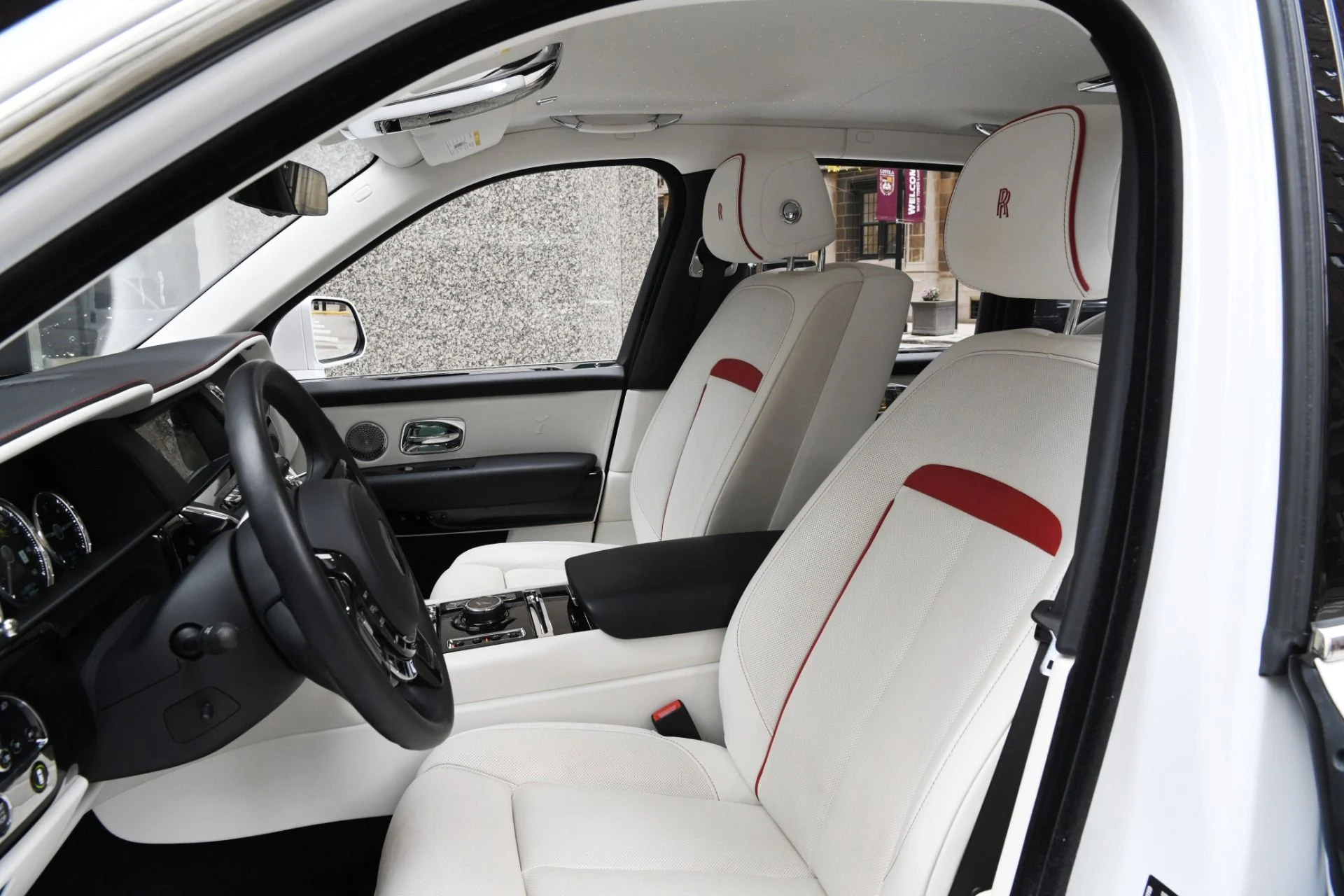 mph009_3263376575_10633_p11_l_5e00e43a29