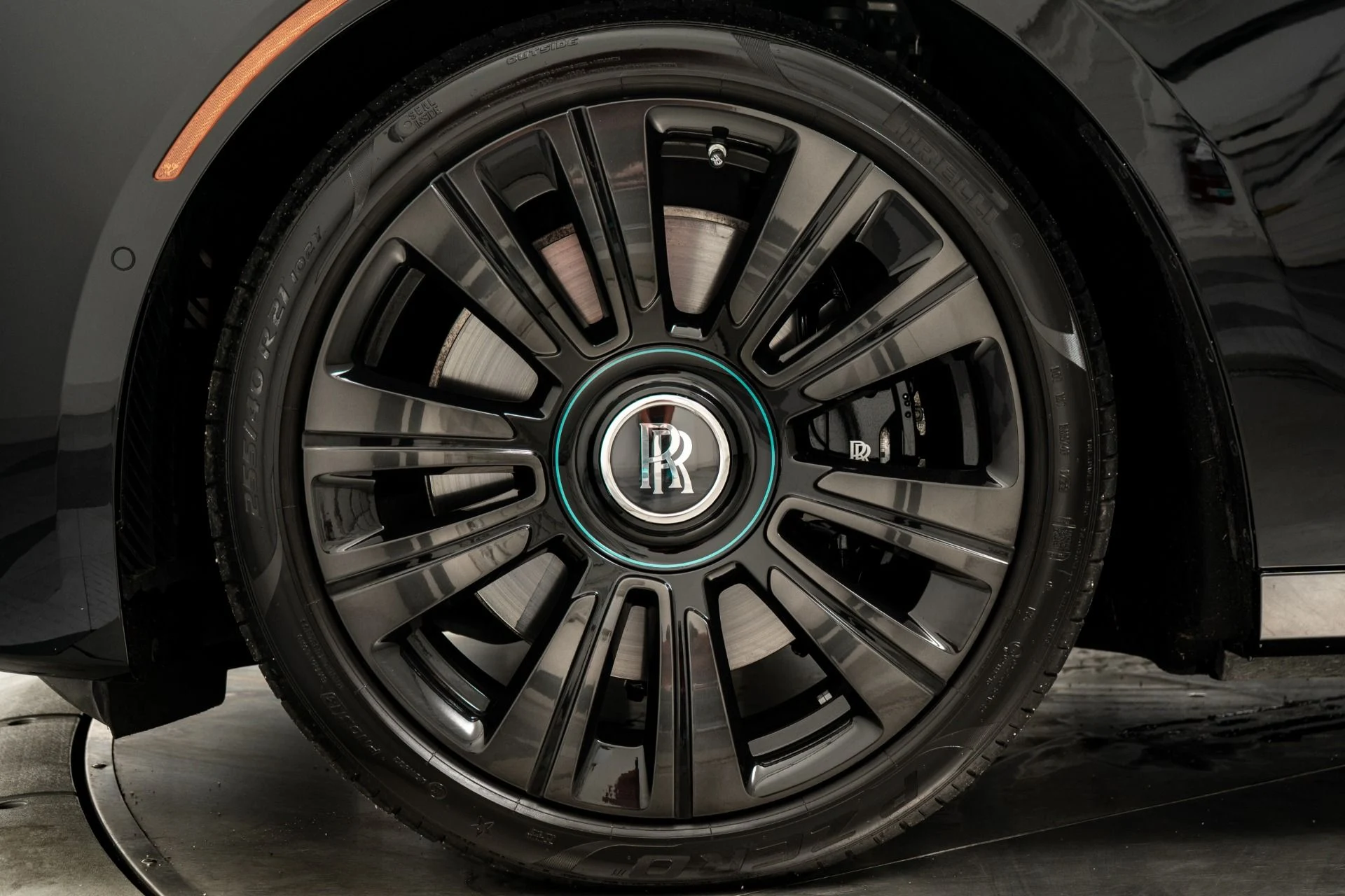 mph009_3265375840_Used_2022_Rolls_Royce_Ghost_1774388734_5a16ea2066