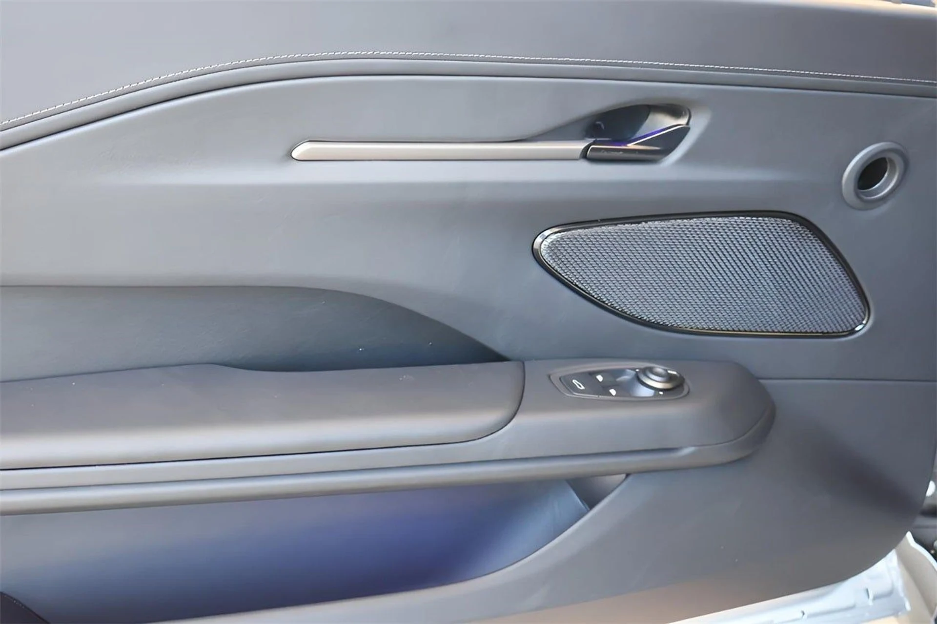 mph009_3266943708_10_4866687098