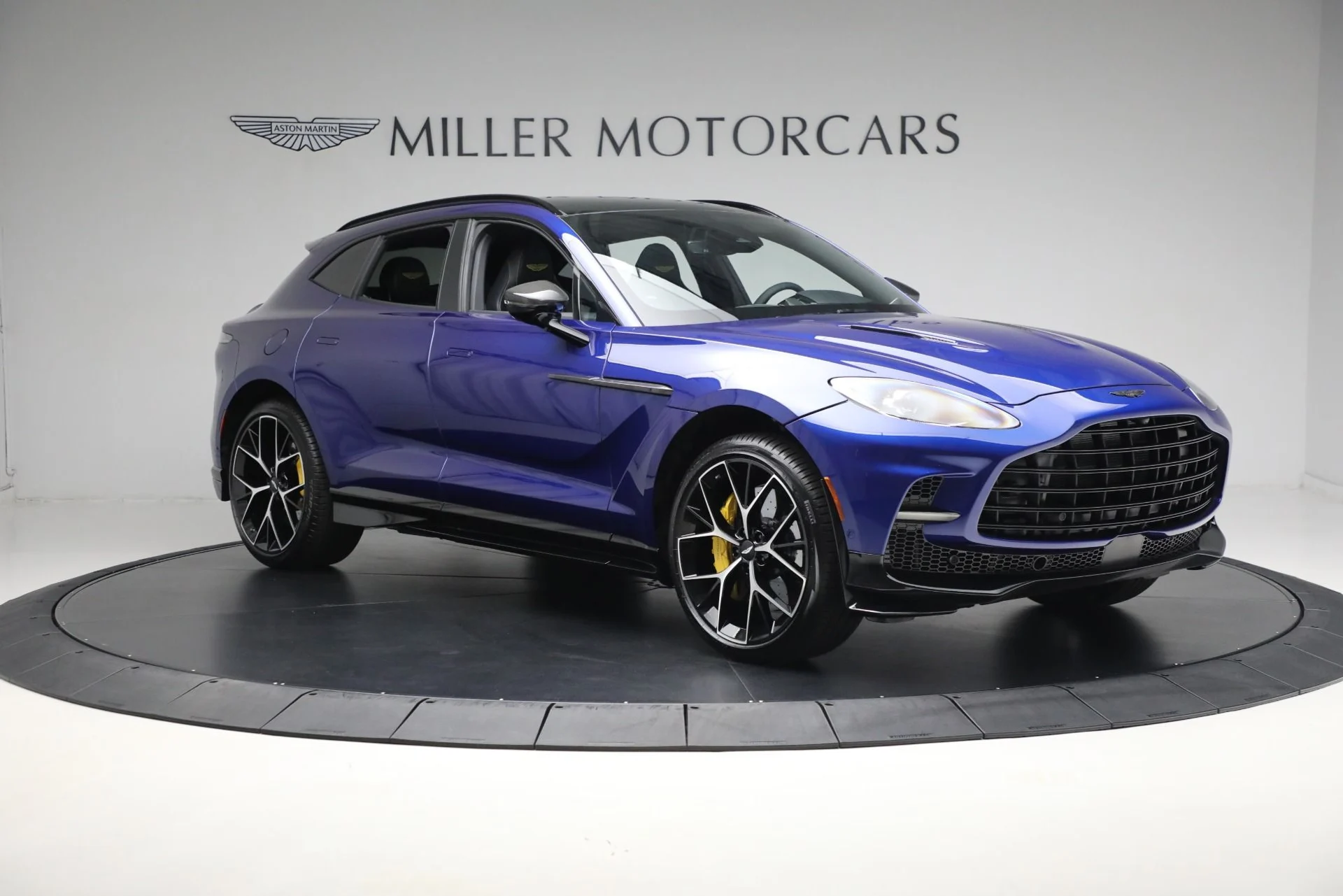 mph009_3300744812_New_2025_Aston_Martin_DBX_707_707_4d05f0103a