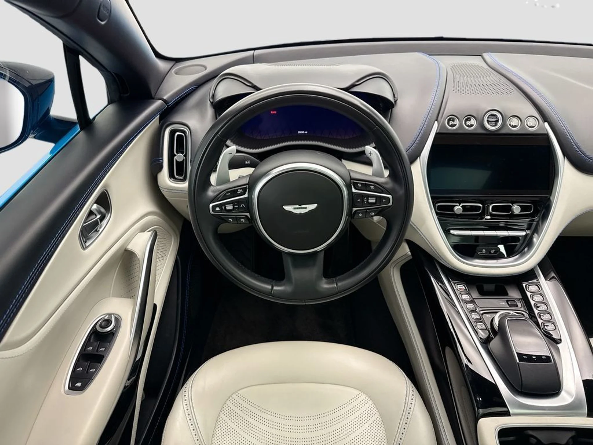 mph009_3301026164_used_2022_aston_martin_dbx_awd_8119_23003942_10_1024_470823e3ce