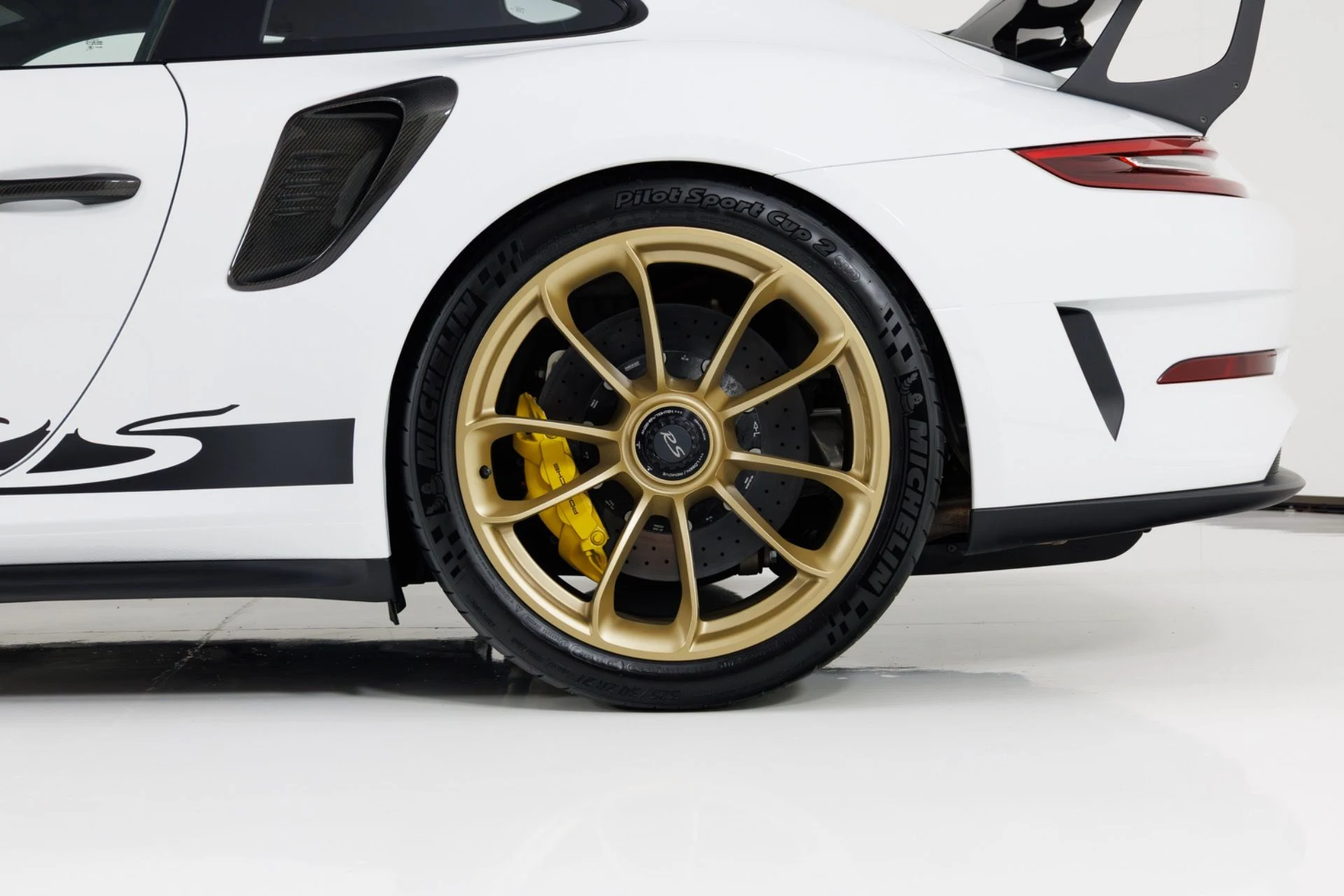 mph009_3303080462_Used_2019_Porsche_911_GT_3_RS_1774651721_4af8c2b782