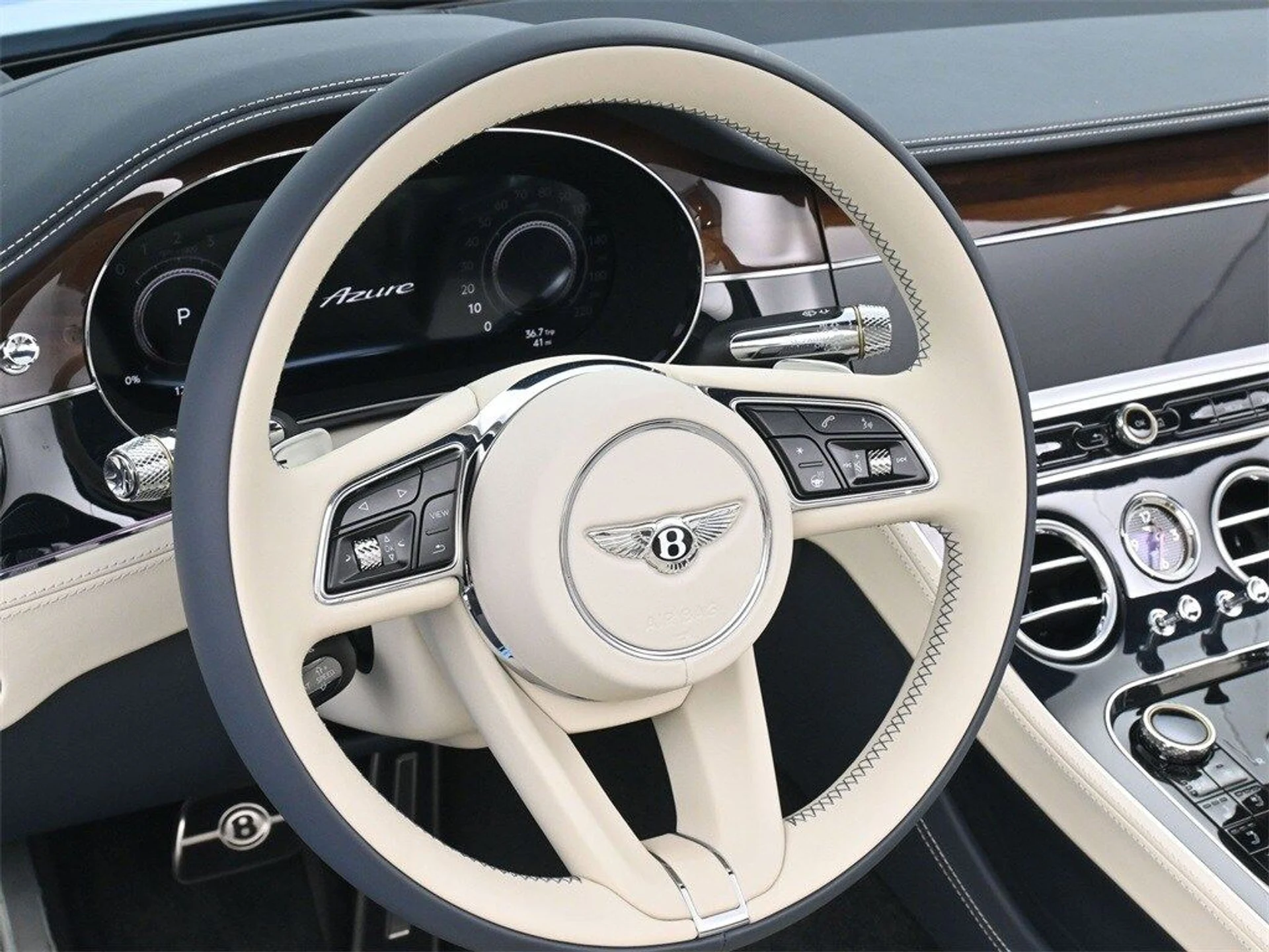 mph009_3303119942_575d977d4b31743bce695595bfdccdfax_17df922355