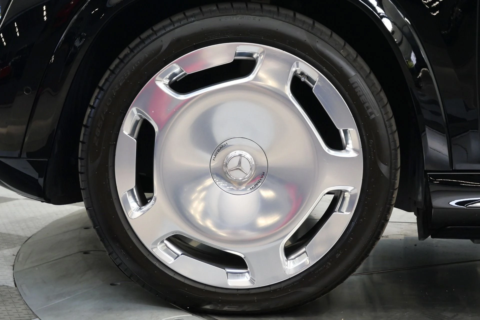 mph009_3307184476_Used_2025_Mercedes_Benz_Maybach_GLS_600_4_MATIC_Monoblock_Wheels_4_Seat_Configuration_Rear_Entertainment_1776793710_204a7346da