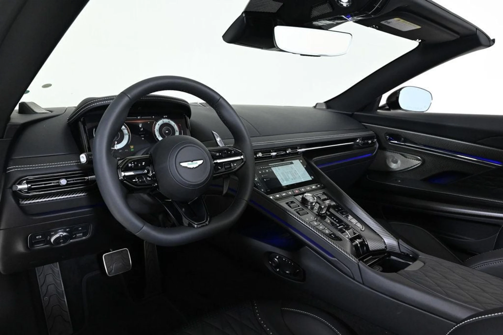 mph009_331468147_new_2026_aston_martin_db12_volante_11350_22900946_9_1024_85a639fda6