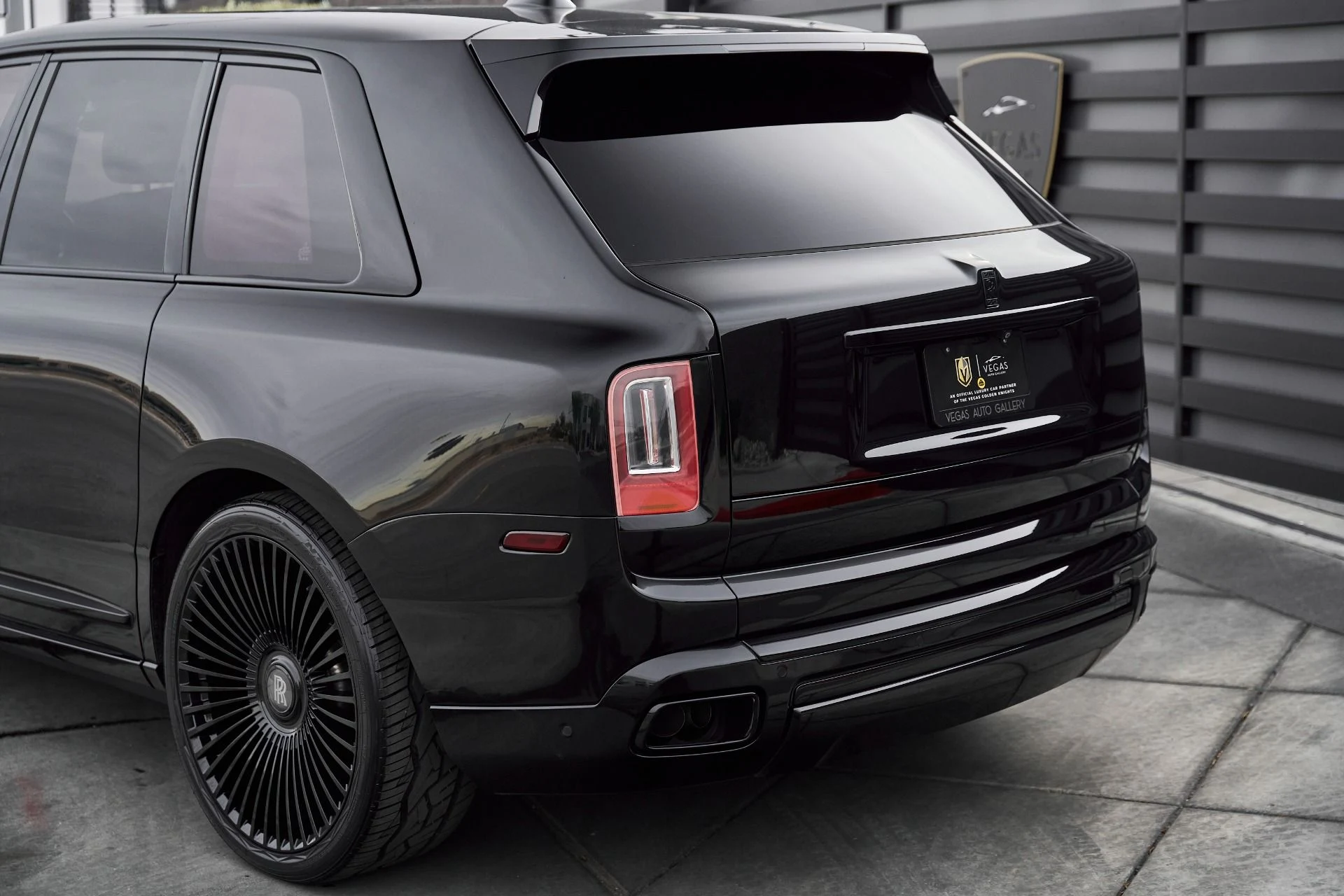 mph009_3316202042_Used_2019_Rolls_Royce_Cullinan_Base_1767201630_bed7905c6c