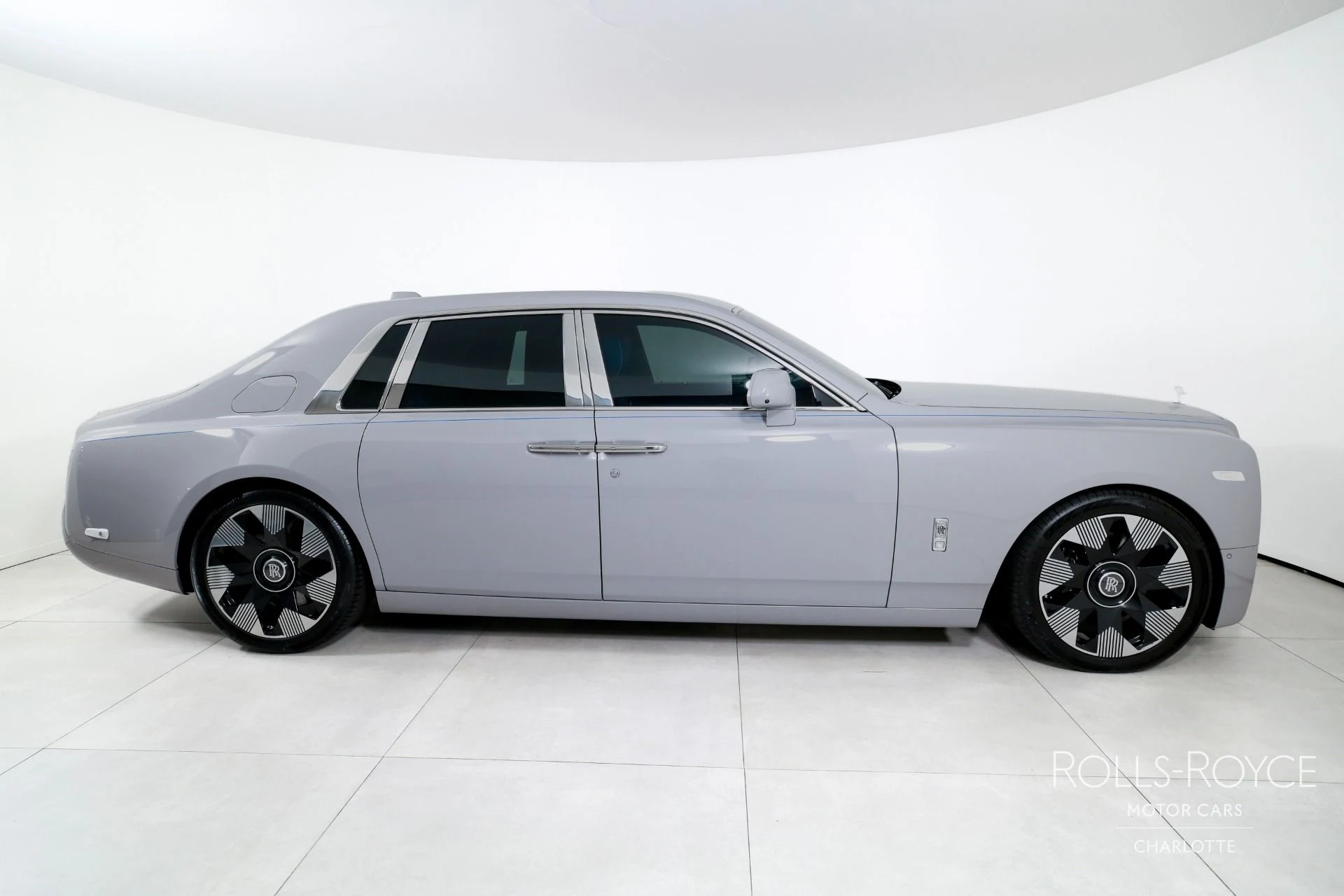 mph009_331883582_Used_2024_Rolls_Royce_Phantom_1789145649_5d92a0321f