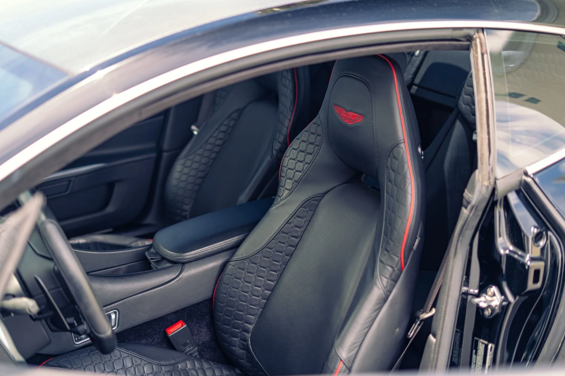 mph009_3320697194_Used_2014_Aston_Martin_Vanquish_Carbon_Exterior_Package_1783458978_14f314999e