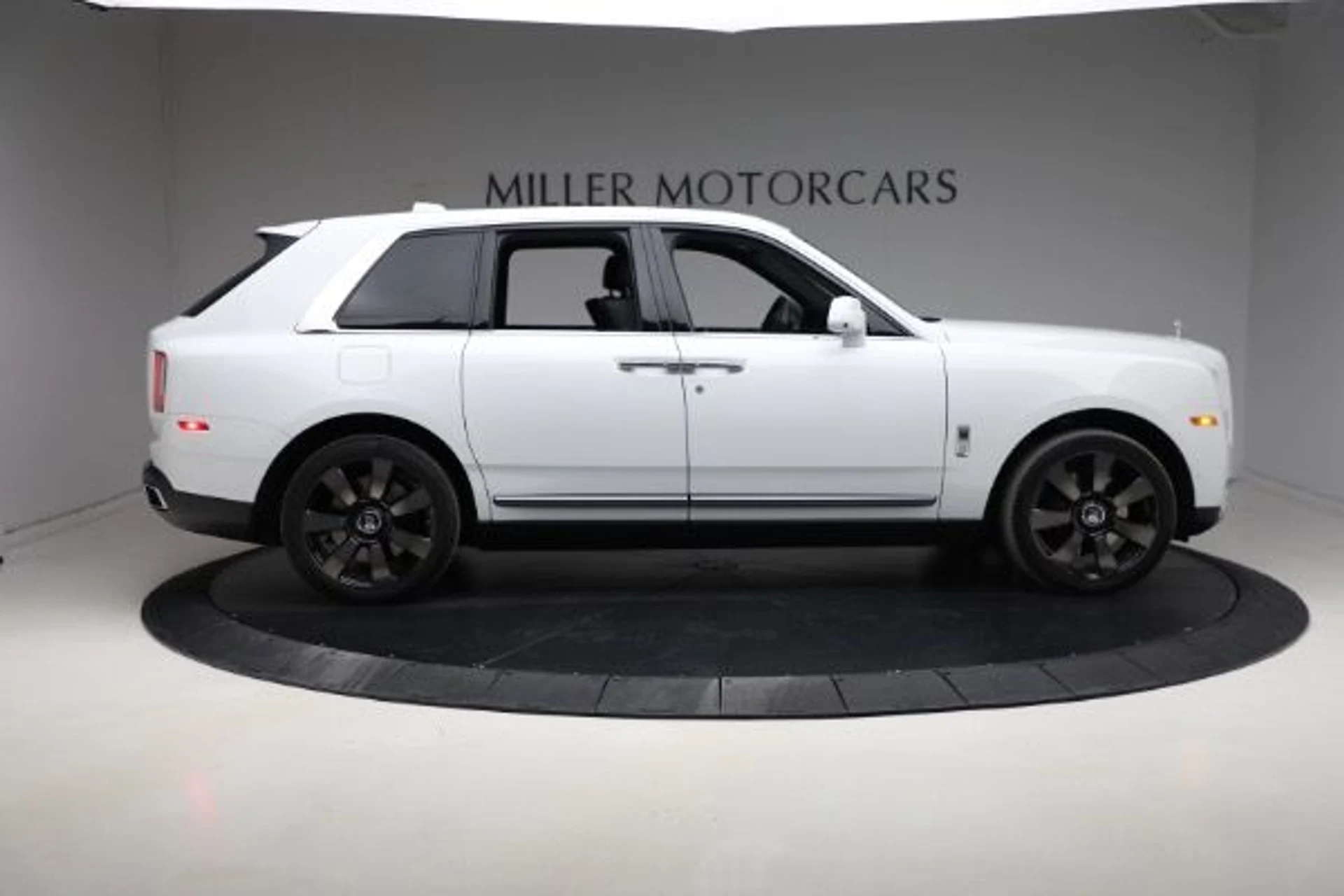 mph009_3332429408_Used_2022_Rolls_Royce_Cullinan_eca1dbd1bb