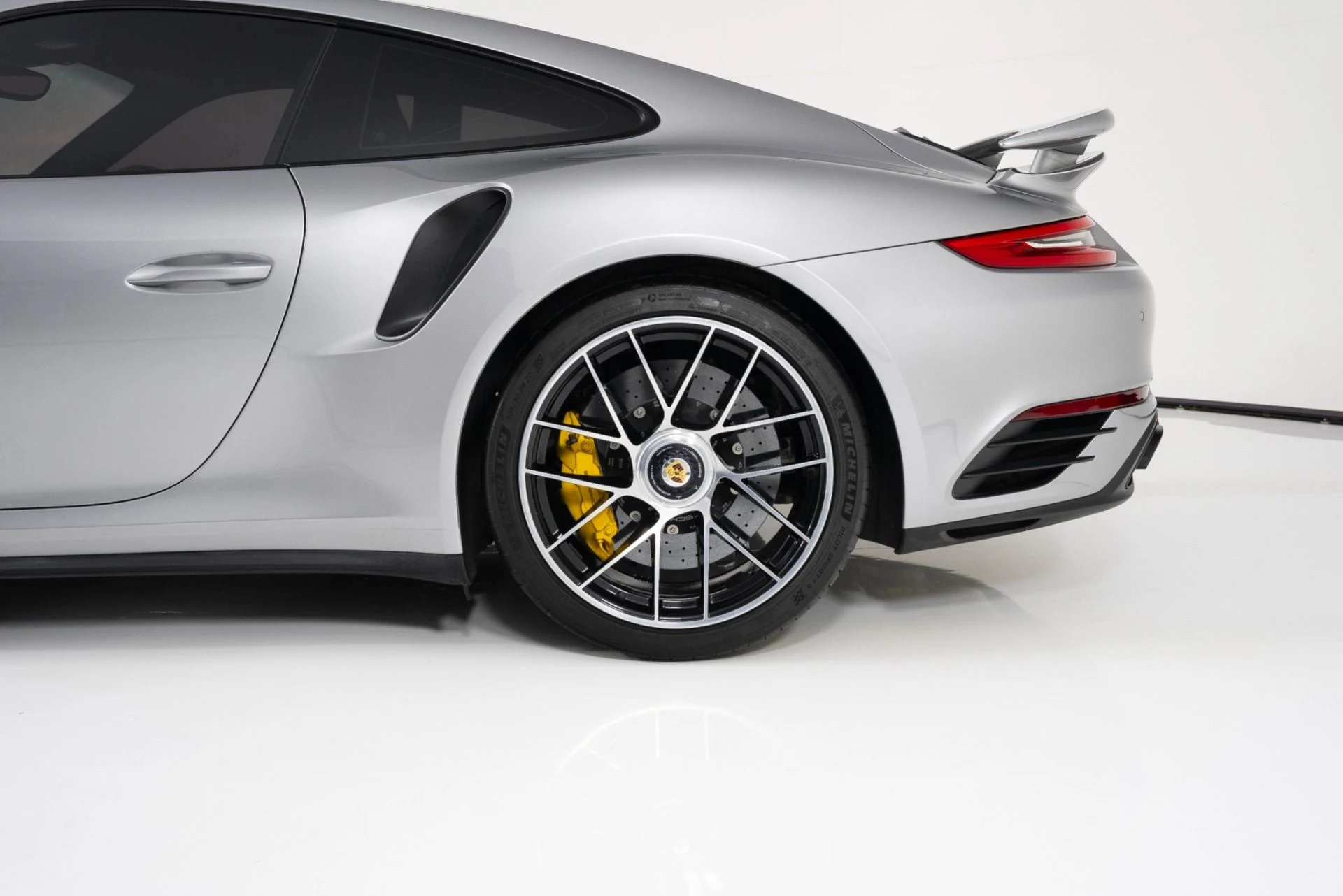 mph009_3337528786_Used_2017_Porsche_911_Turbo_S_1757541068_8e0d83e3d3
