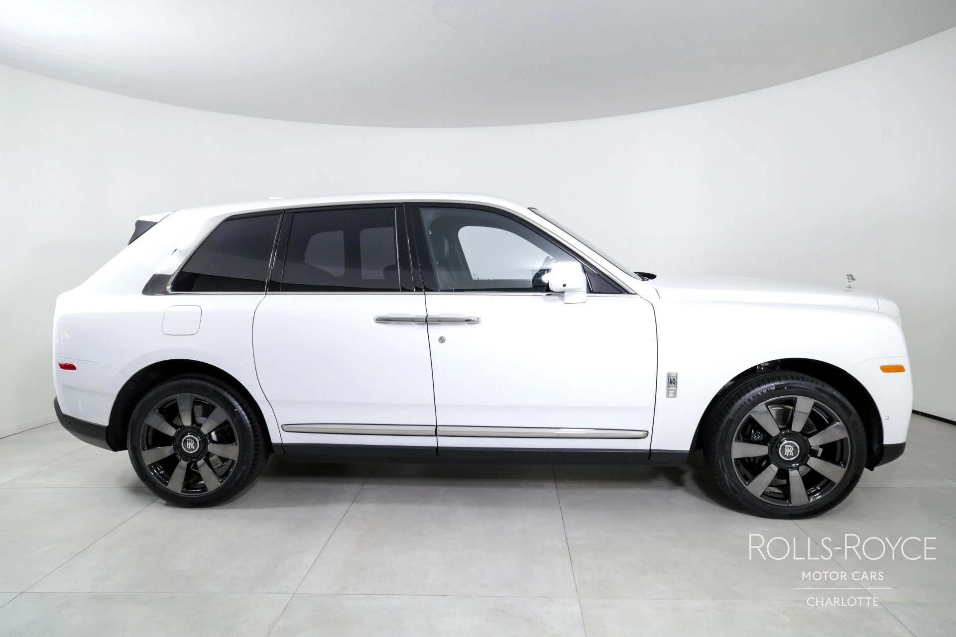 mph009_3343768338_Used_2024_Rolls_Royce_Cullinan_1717710754_14a409154b