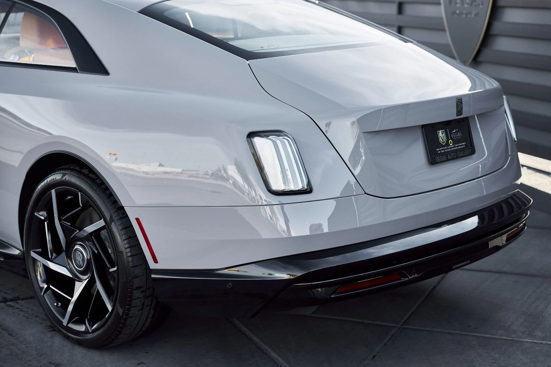 mph009_3345322535_Used_2025_Rolls_Royce_Spectre_BLACK_BADGE_1769482335_49ade06eed