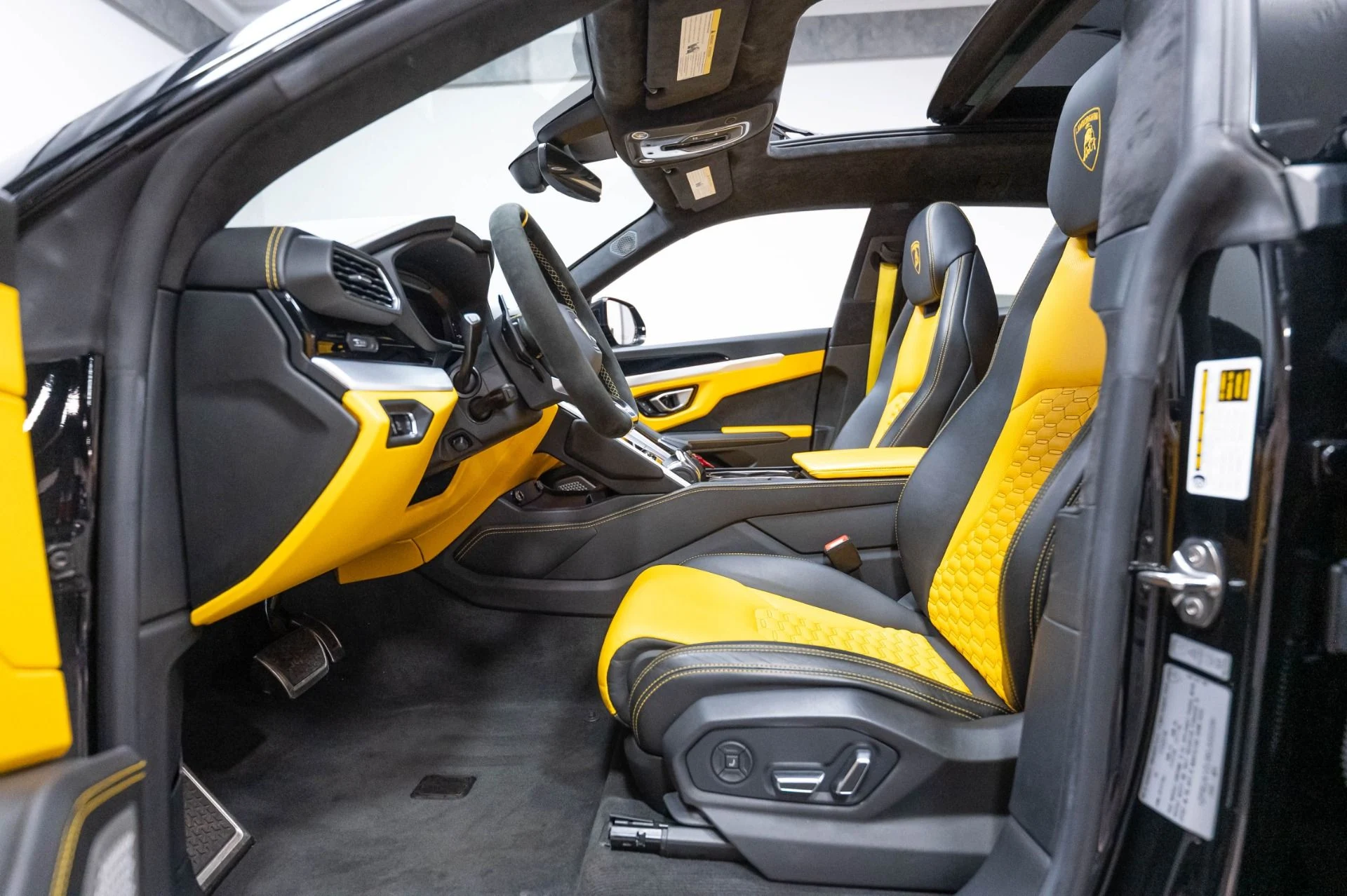 mph009_335028096_Used_2019_Lamborghini_Urus_1786984868_c53ac1f13a