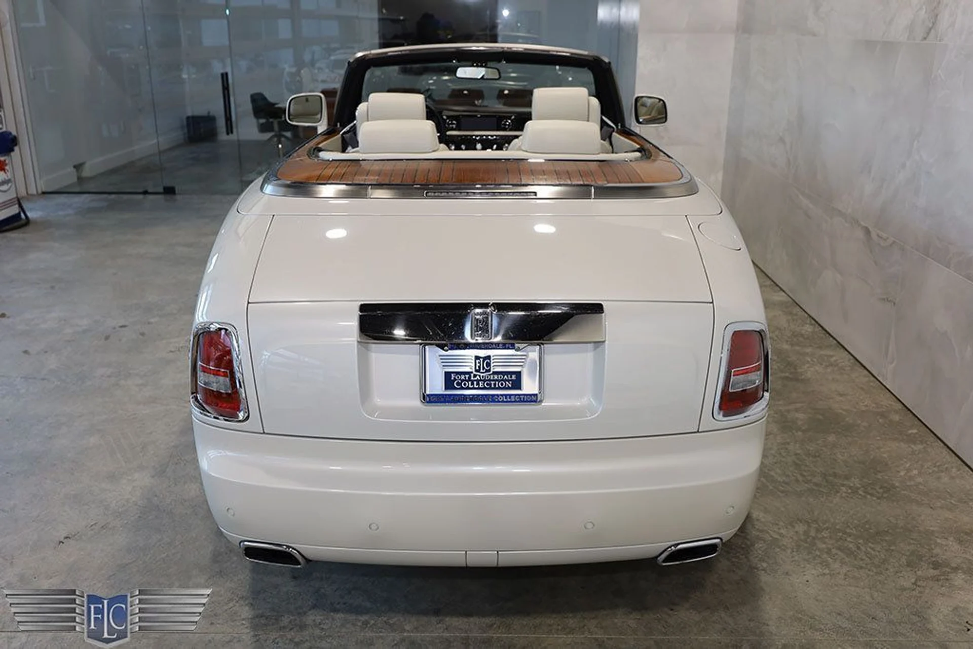 mph009_3354934509_used_2013_rolls_royce_phantom_drophead_coupe_9689_22223521_10_1024_40aef5c720