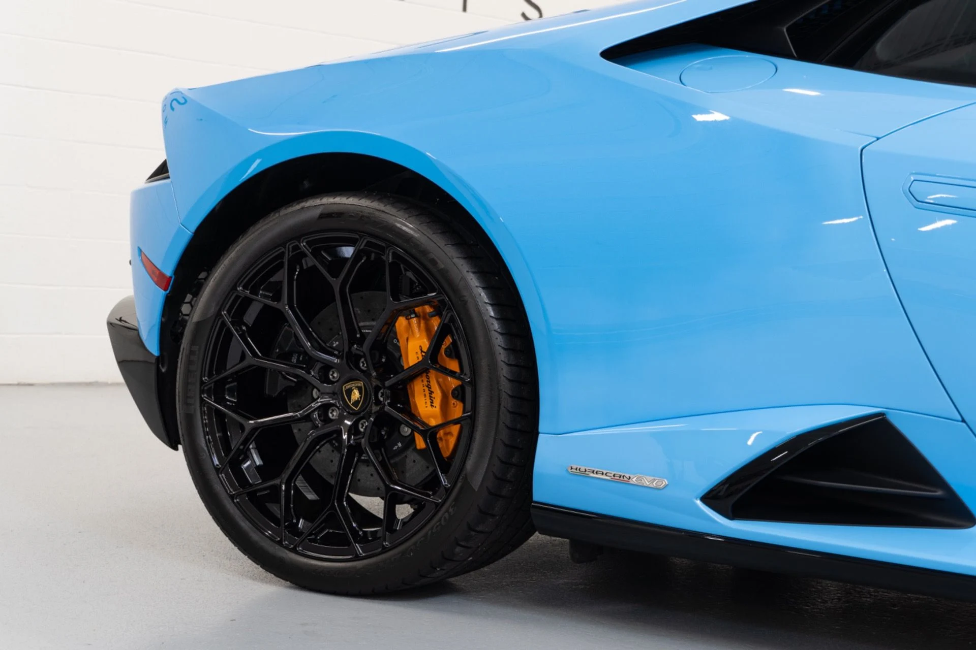 mph009_335735900_Used_2022_Lamborghini_Huracan_EVO_1760474272_13e3511ef6