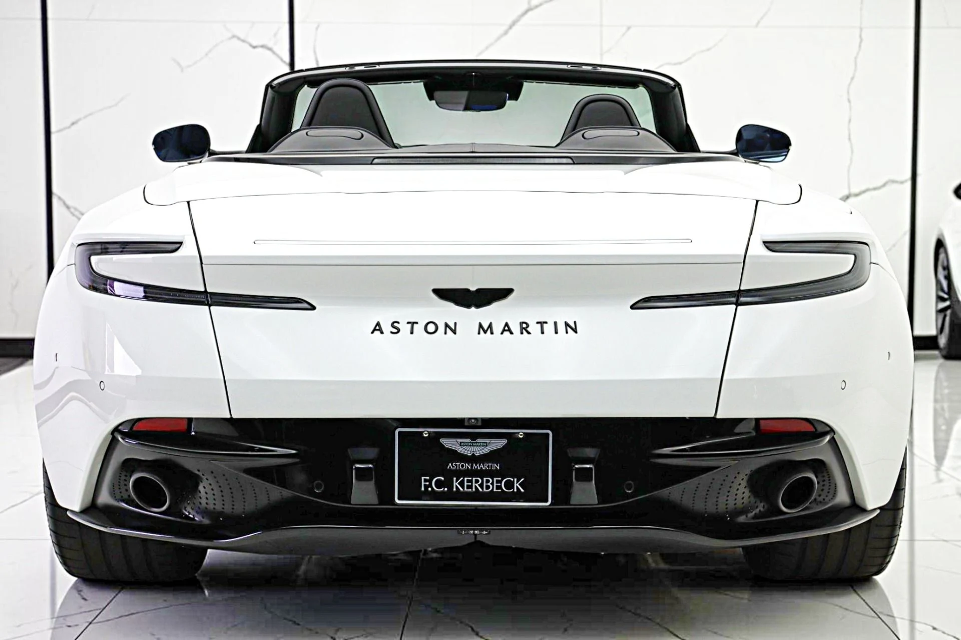 mph009_3359018933_Used_2024_Aston_Martin_DB_12_Volante_b6c6bb3ee4