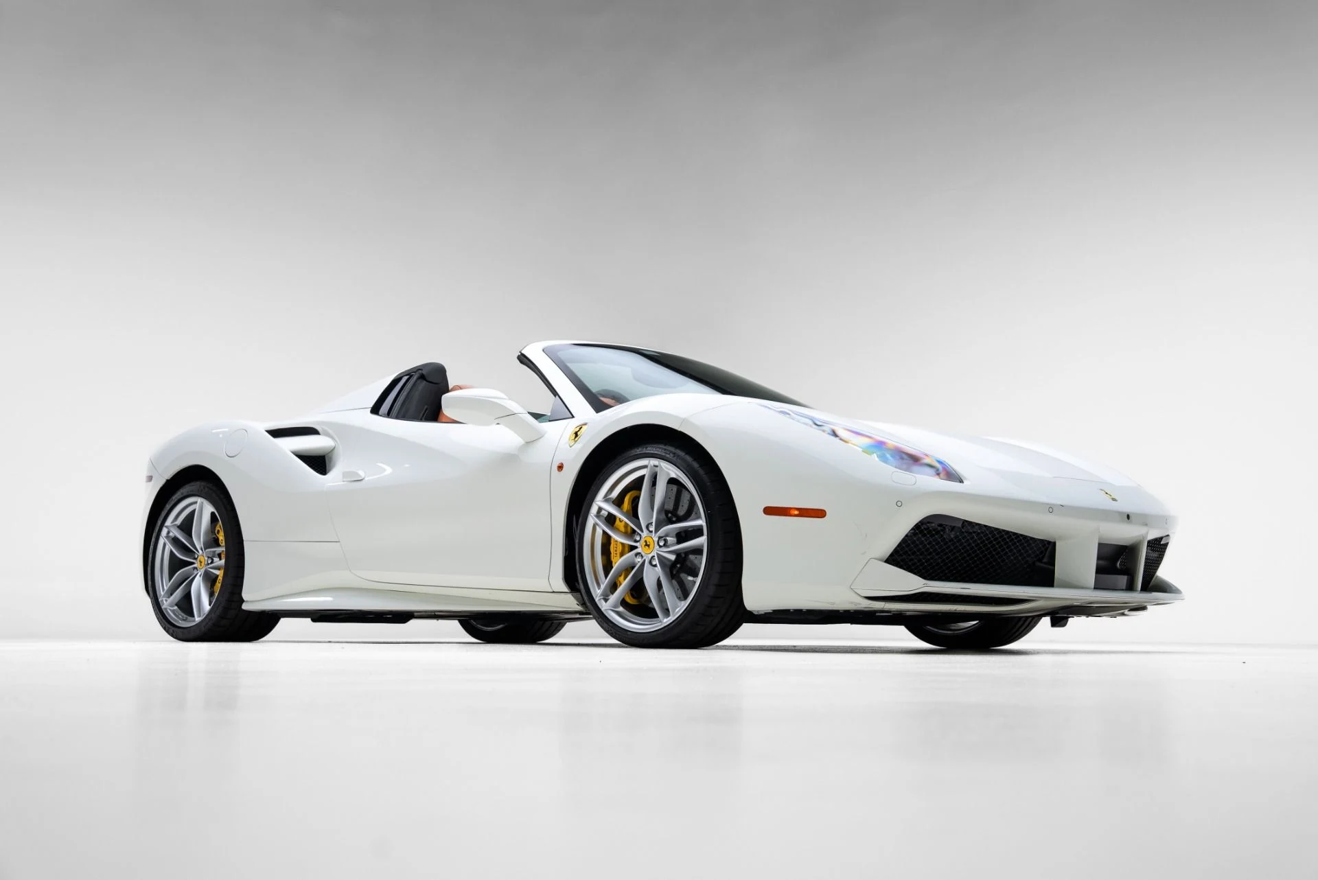 mph009_3359948254_Used_2018_Ferrari_488_Spider_1774383951_e33c4be739