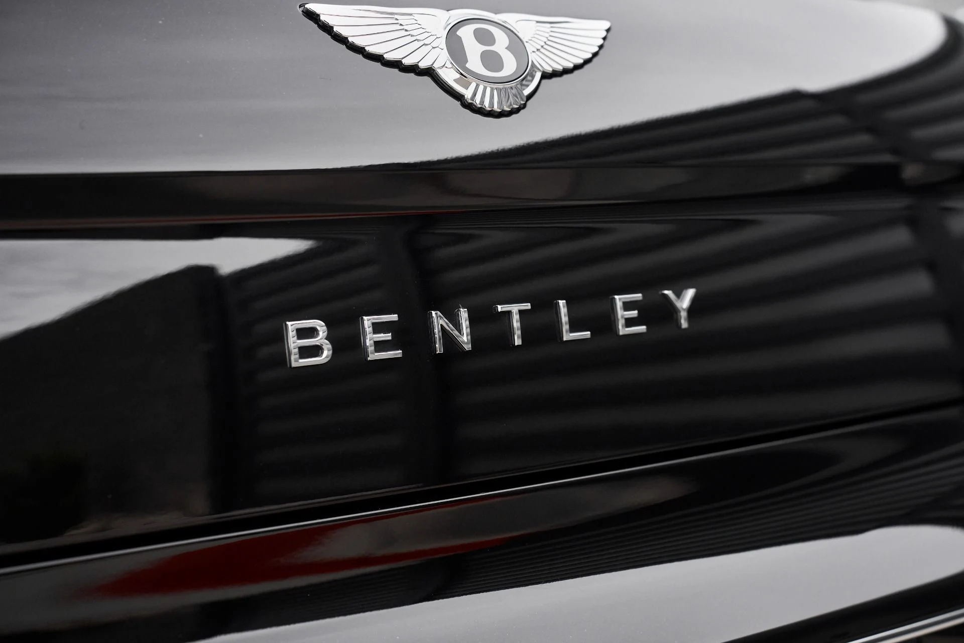 mph009_3361595077_Used_2022_Bentley_Flying_Spur_V8_1763502776_475bf82590