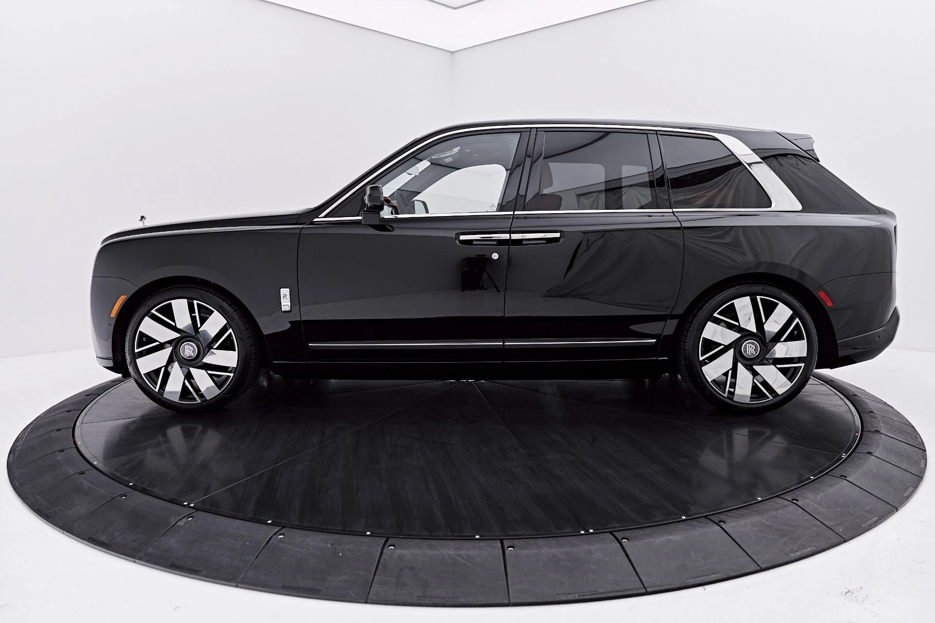 mph009_3366233159_Used_2026_Rolls_Royce_Cullinan_Base_1788023384_da9a985d16
