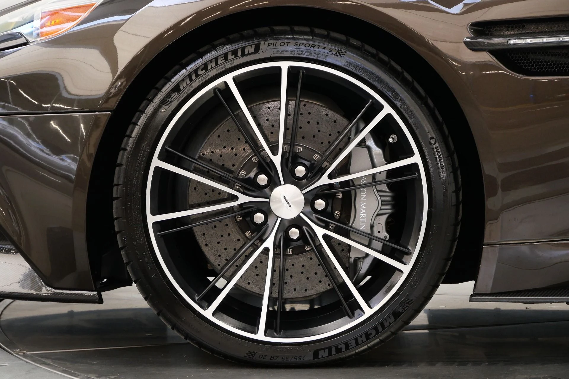 mph009_3378864333_Used_2014_Aston_Martin_Vanquish_Hourglass_Quilting_Beautiful_Color_V12_Power_1770409354_eafb8e936b