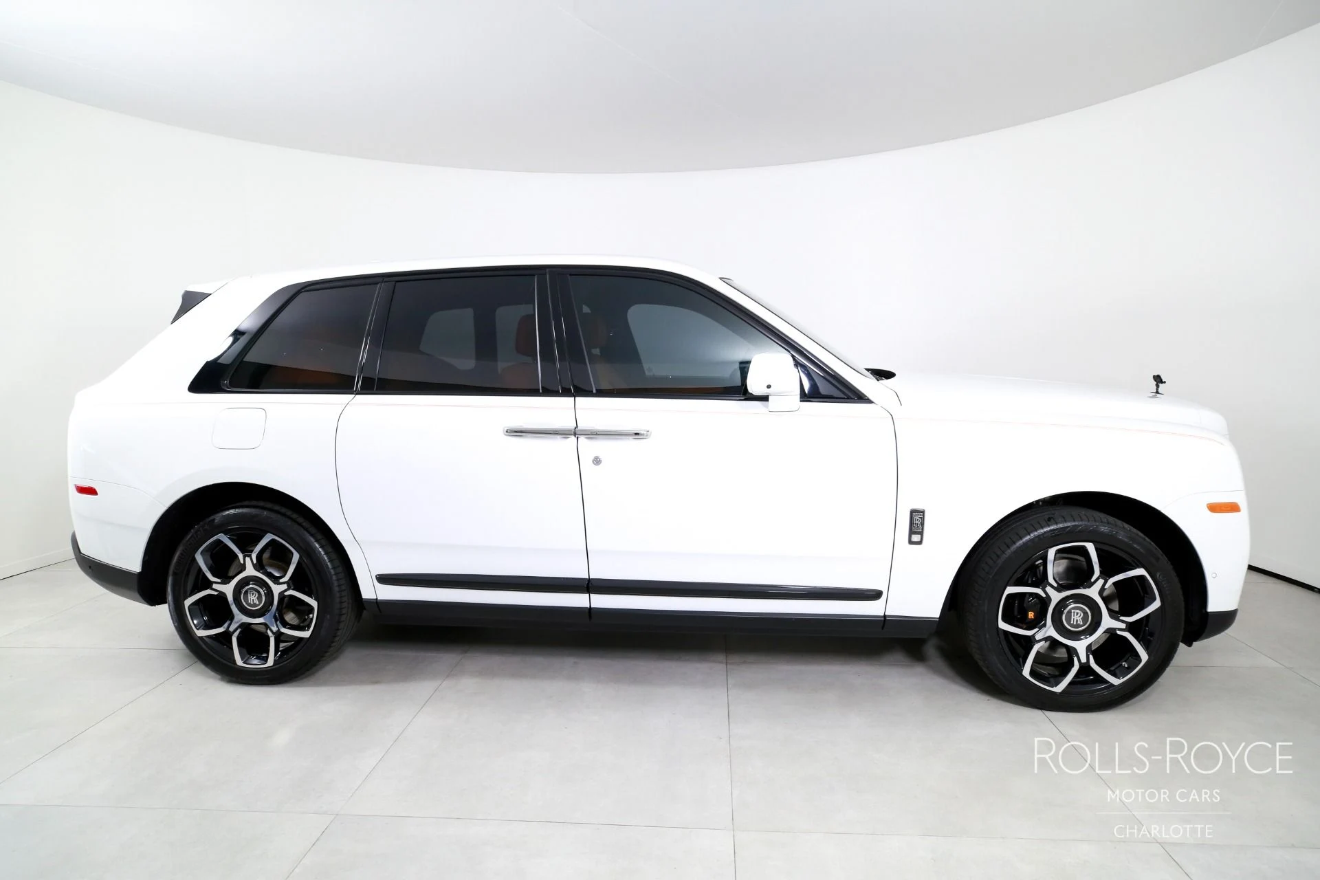 mph009_3385520273_Used_2022_Rolls_Royce_Black_Badge_Cullinan_1764197182_60db75242d