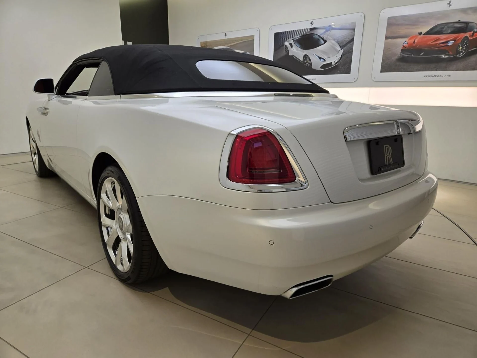 mph009_3391200650_Used_2017_Rolls_Royce_Dawn_1765004107_80fefaae7a