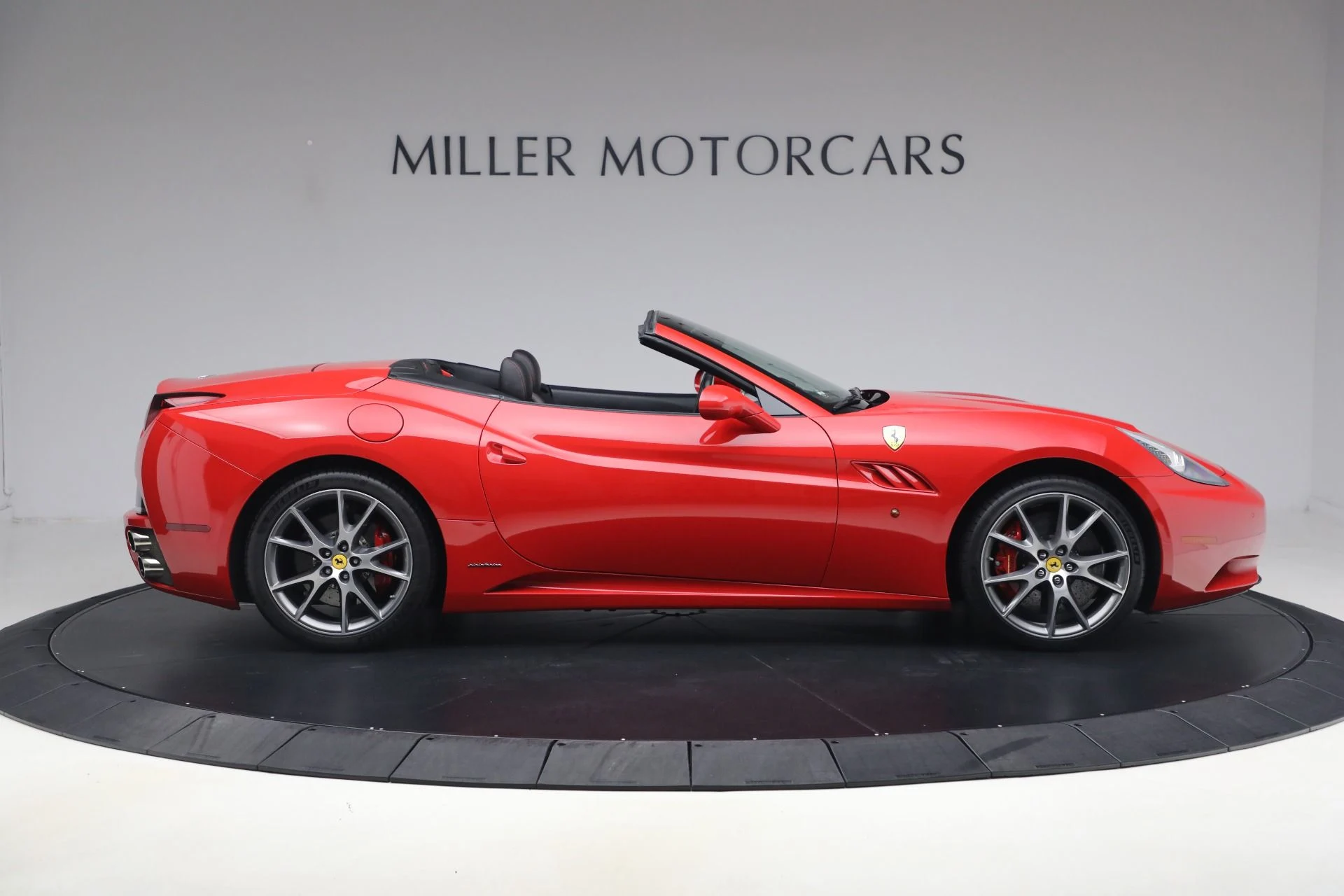 mph009_3395046411_Used_2014_Ferrari_California_30_1790957521_90dd4acc14