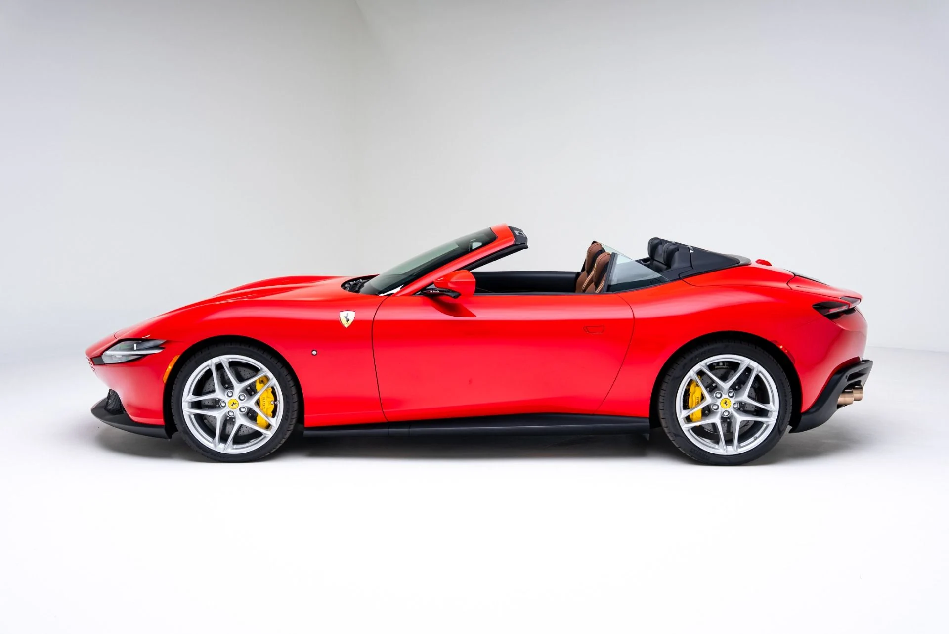 mph009_3403604200_Used_2025_Ferrari_Roma_Spider_1769719564_34598e0020