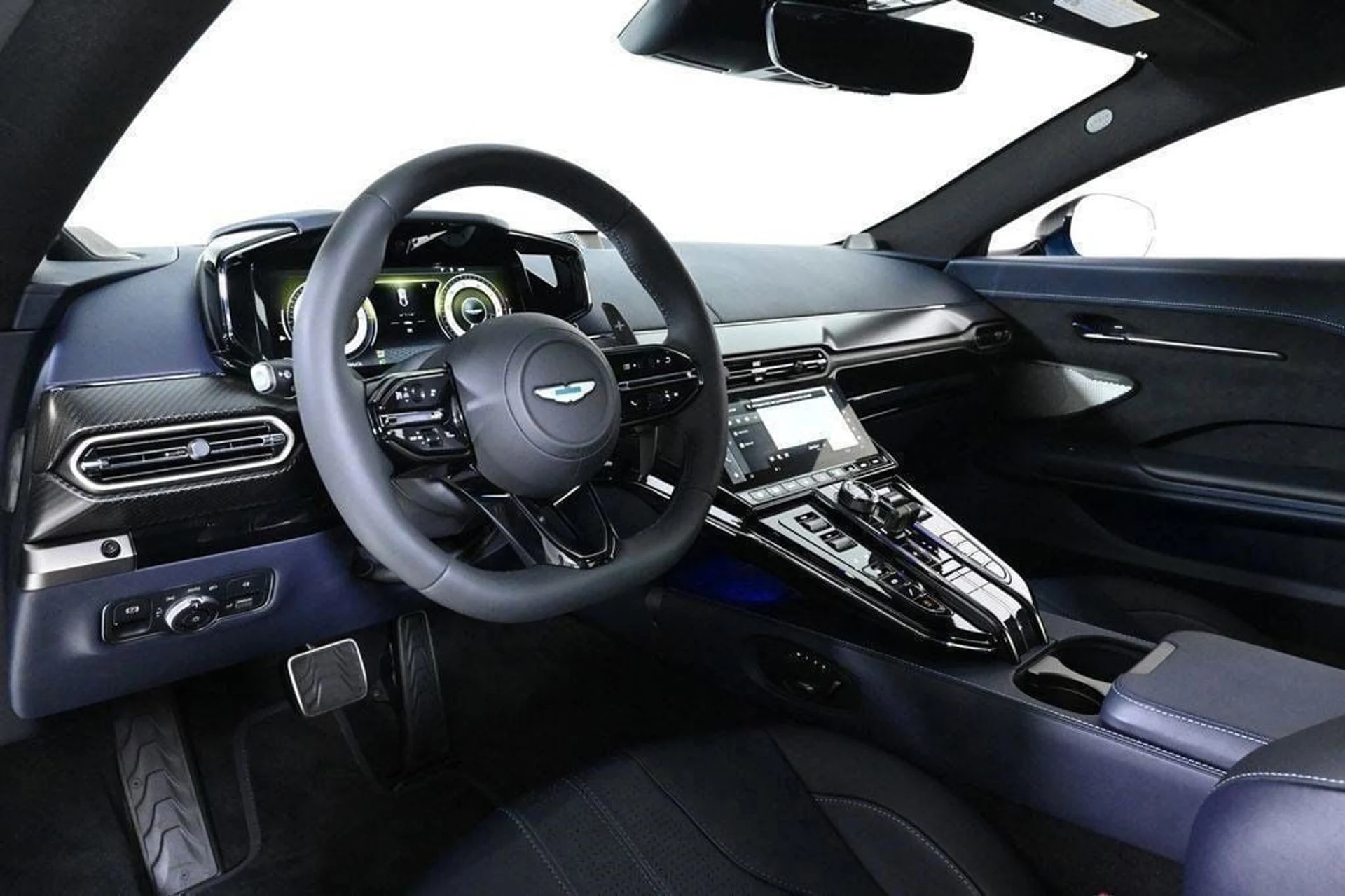mph009_3412599152_new_2025_aston_martin_vantage_coupe_11350_22854663_9_1024_70495d836a