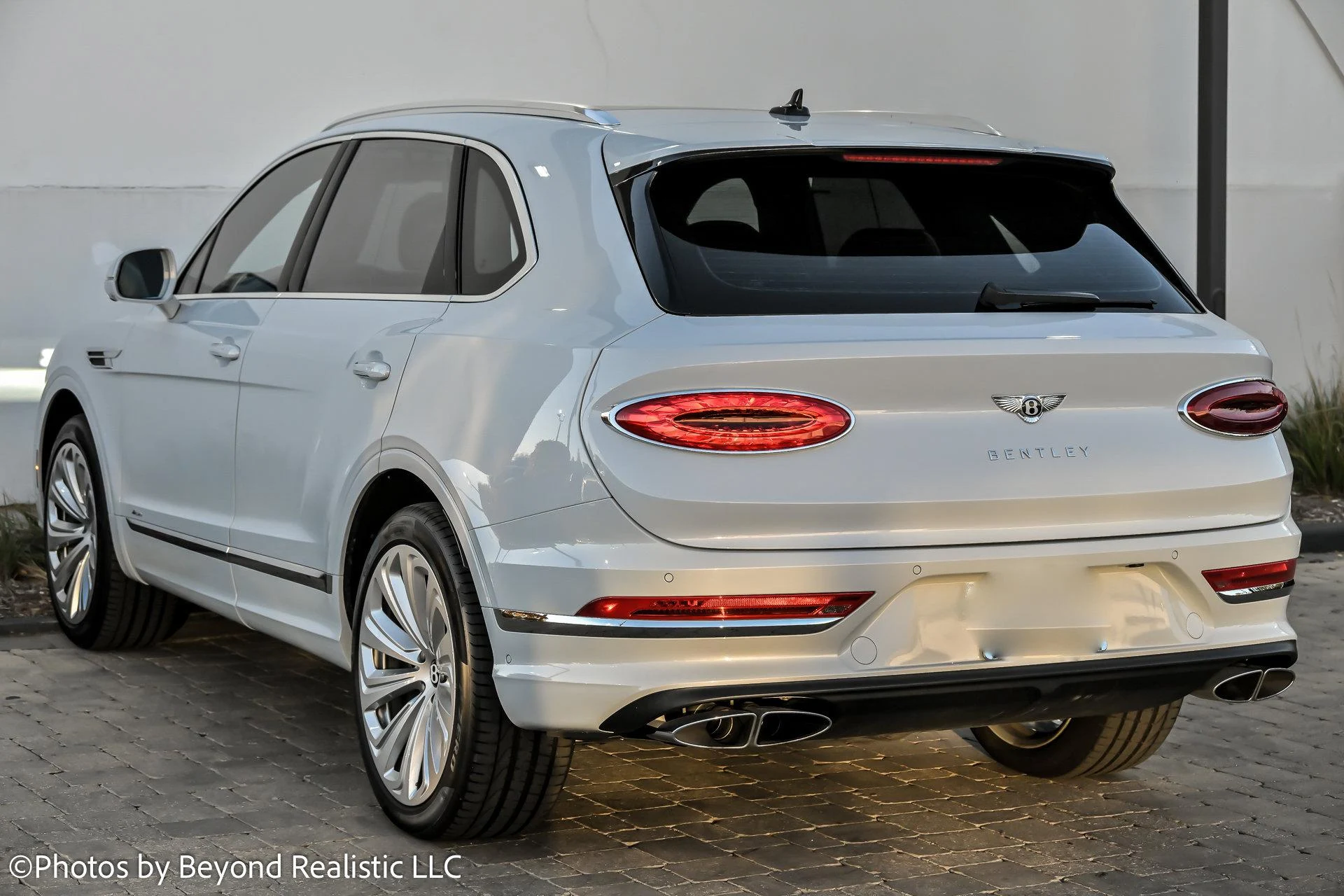 mph009_341698722_Used_2019_Bentley_Bentayga_V8_1764407863_4d540545b5