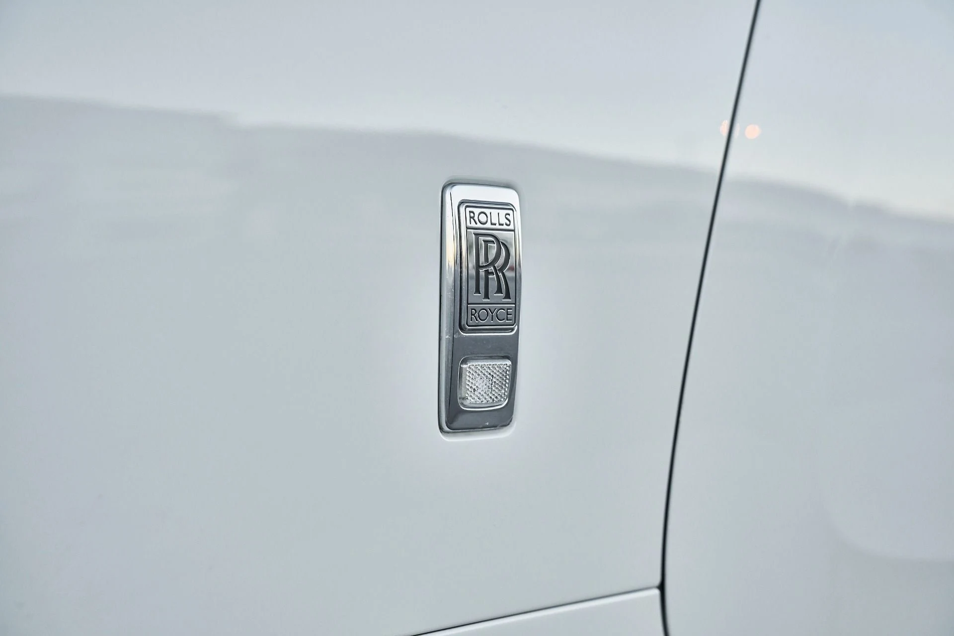 mph009_3420569424_Used_2017_Rolls_Royce_Dawn_Base_1764730538_b1953c4ca5