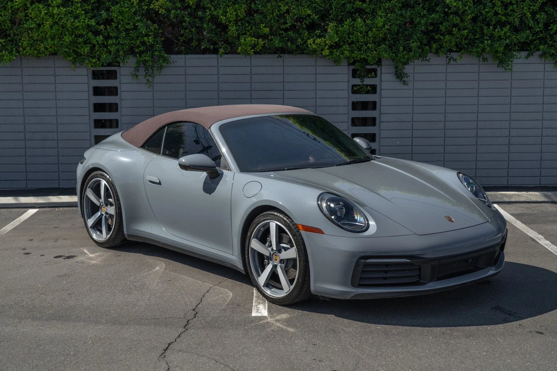 mph009_3427377362_Used_2024_Porsche_911_Carrera_1761087383_d12d3a3682