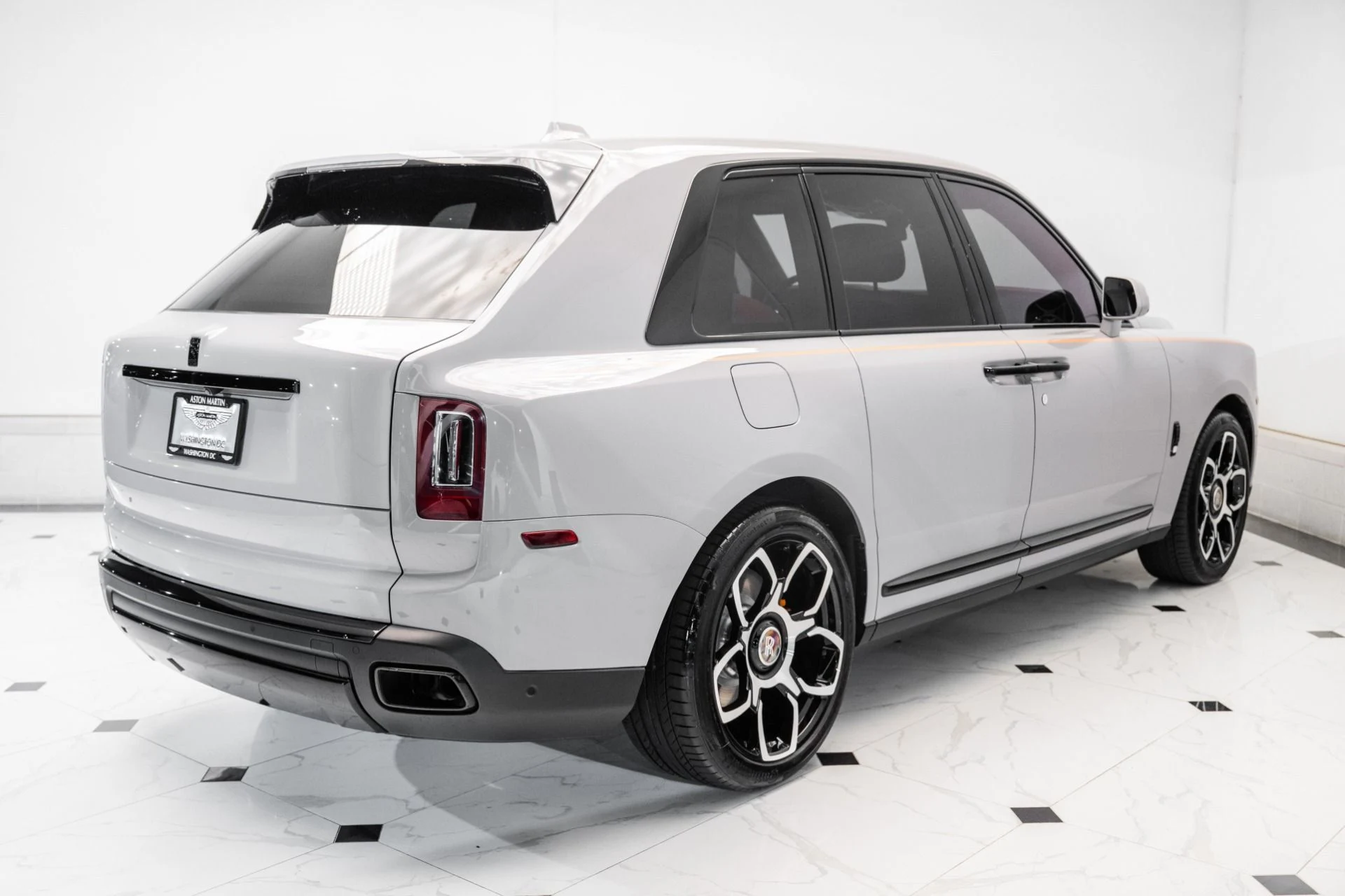 mph009_3427746031_Used_2022_Rolls_Royce_Cullinan_1753976642_66a2b23571