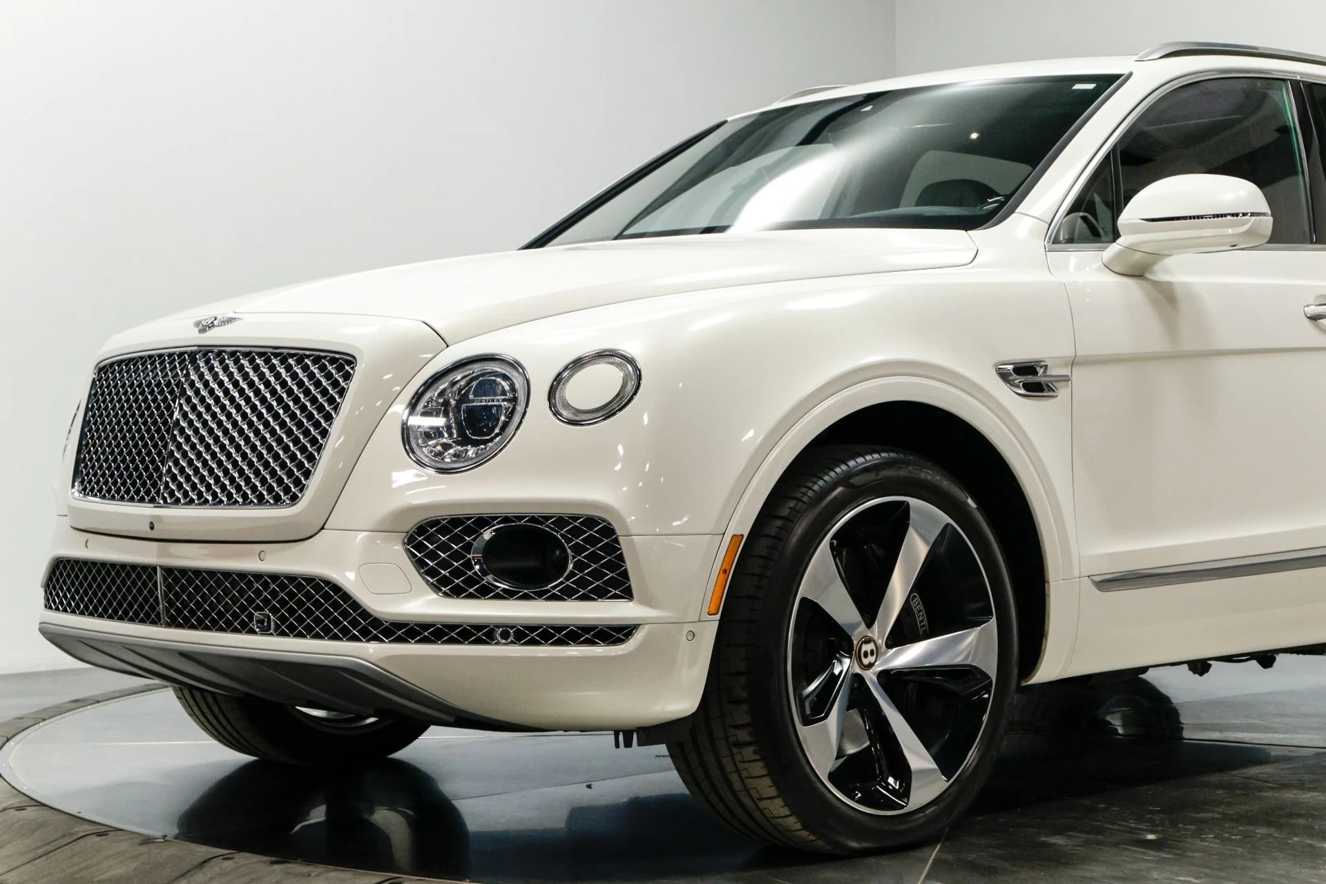 mph009_3450053160_Used_2020_Bentley_Bentayga_V8_1760480773_603803ac6b