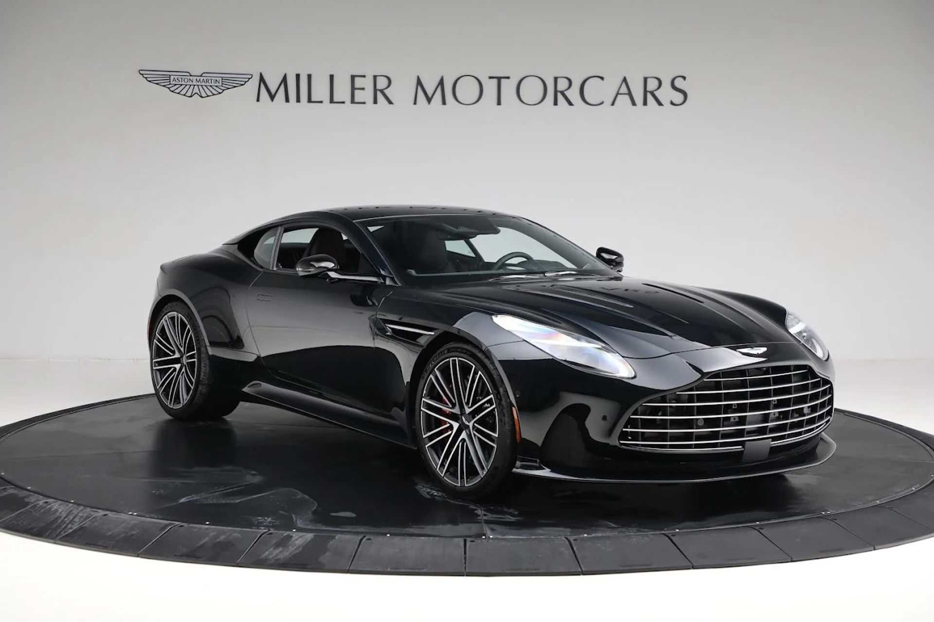mph009_3472887135_Used_2024_Aston_Martin_DB_12_V8_e4e5896f93
