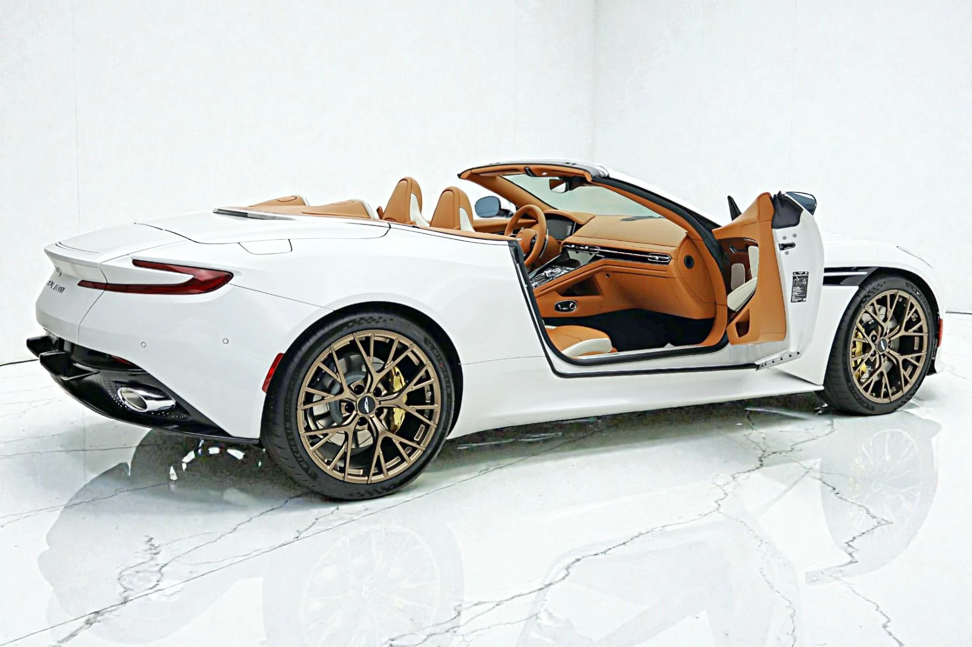 mph009_3475803099_New_2026_Aston_Martin_DB_12_Volante_83340d487d