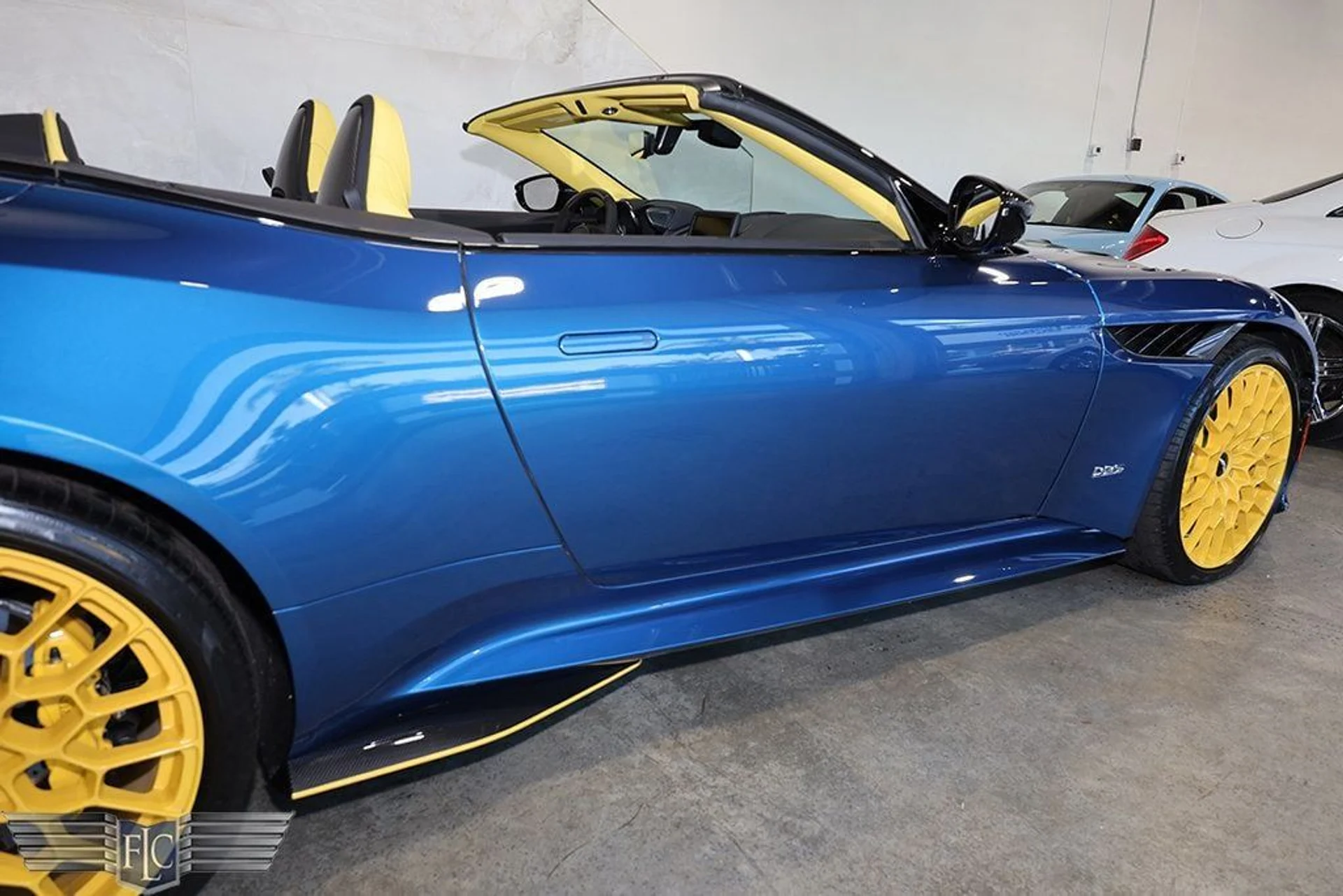mph009_3486074584_used_2023_aston_martin_dbs_20235volante770ultimate_9689_22994688_10_1024_20c536bee1