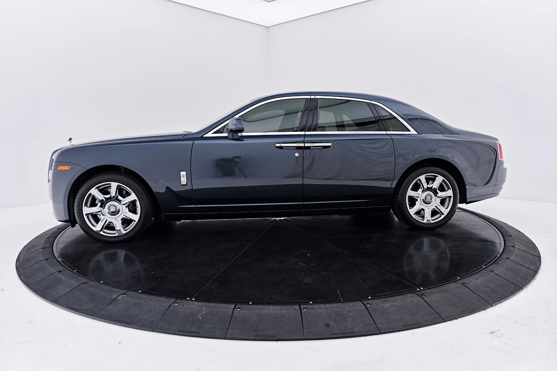mph009_3494539544_Used_2016_Rolls_Royce_Ghost_Base_1791332936_a7ed7d4d40