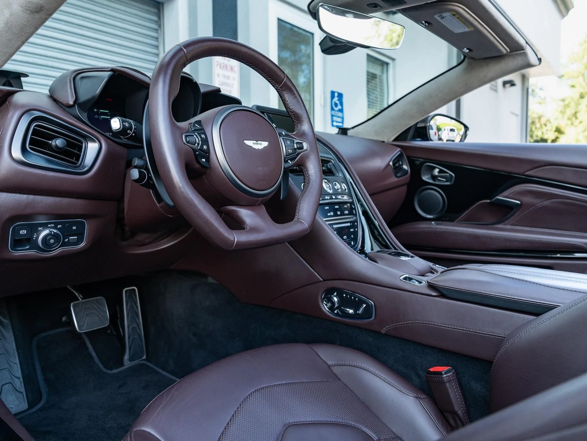 mph009_3498830024_Used_2020_Aston_Martin_DBS_Superleggera_1761685598_6cbe4369ab